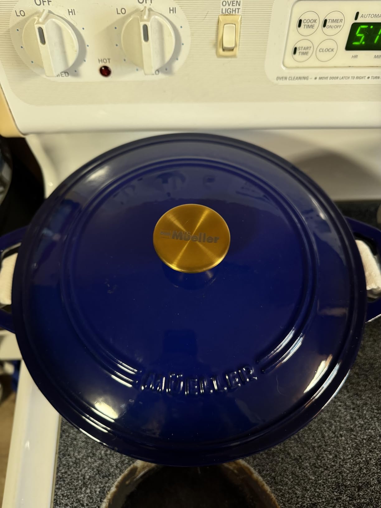 Mueller DuraCast 6 Quart Enameled Cast Iron Dutch Oven Pot with Lid, Sourdough Bread Baking, PFOA-Free, 500°F Oven Safe - All Cooktops incl. Induction, Braising & Slow Cooking, Emerald customer photo 2