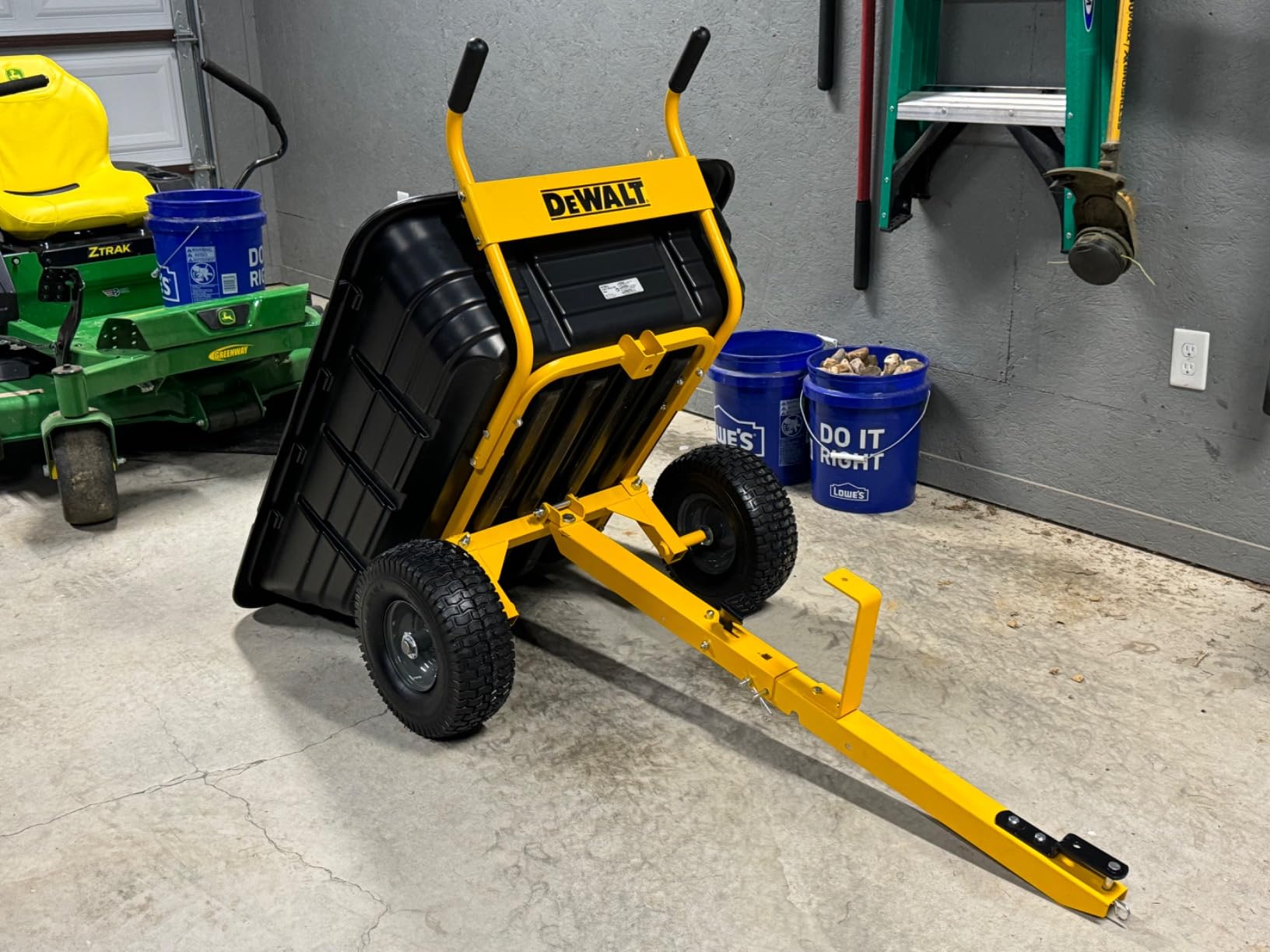 DEWALT Swivel/Dump Cart - Convertible to Tow/Wheelbarrow customer photo 1