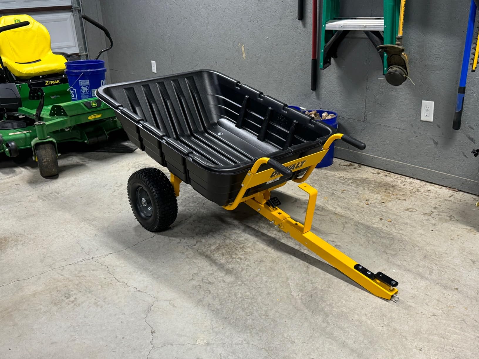 DEWALT Swivel/Dump Cart - Convertible to Tow/Wheelbarrow customer photo 2