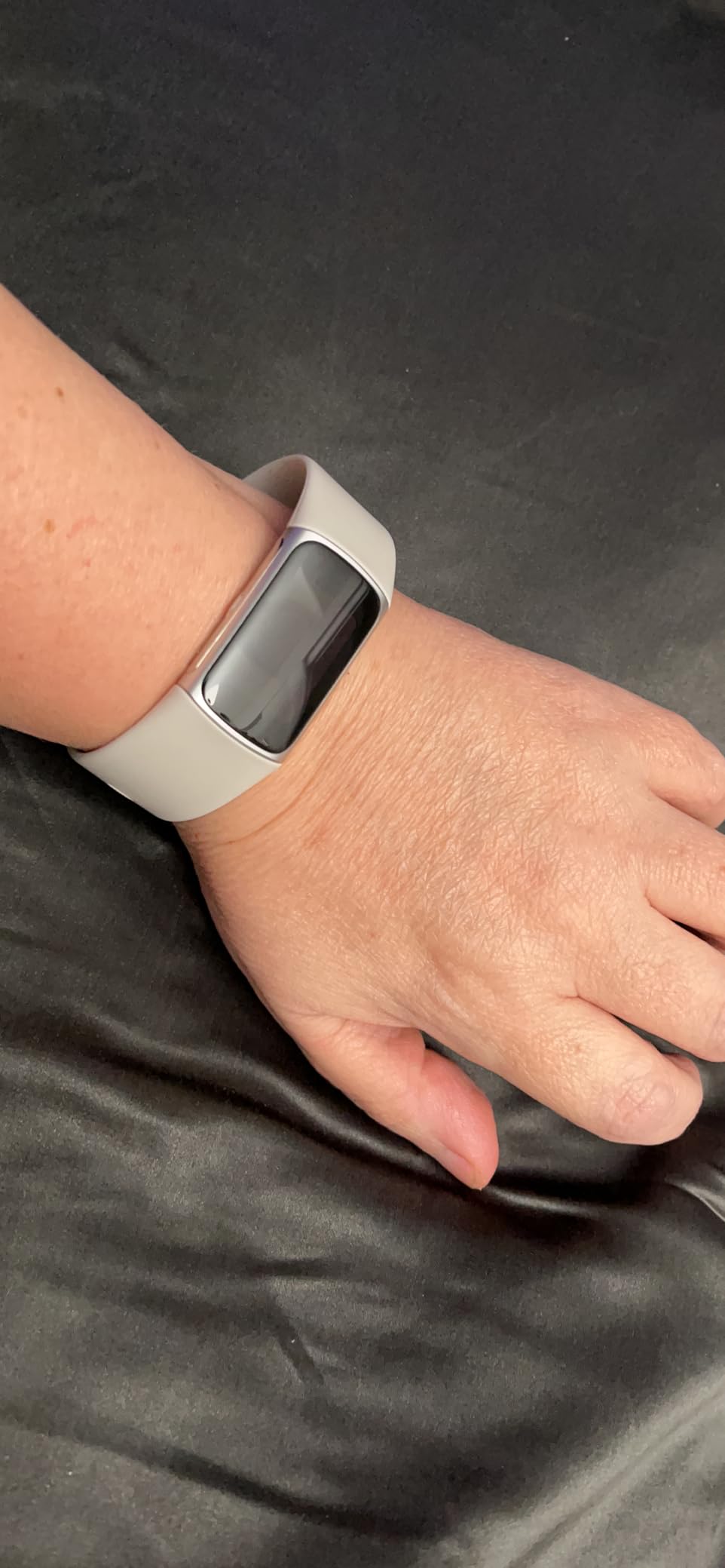 Fitbit Charge 6 Fitness Tracker with Google apps, Heart Rate on Exercise Equipment, 6-Months Premium Membership Included, GPS, Health Tools and More, Obsidian/Black customer photo 2