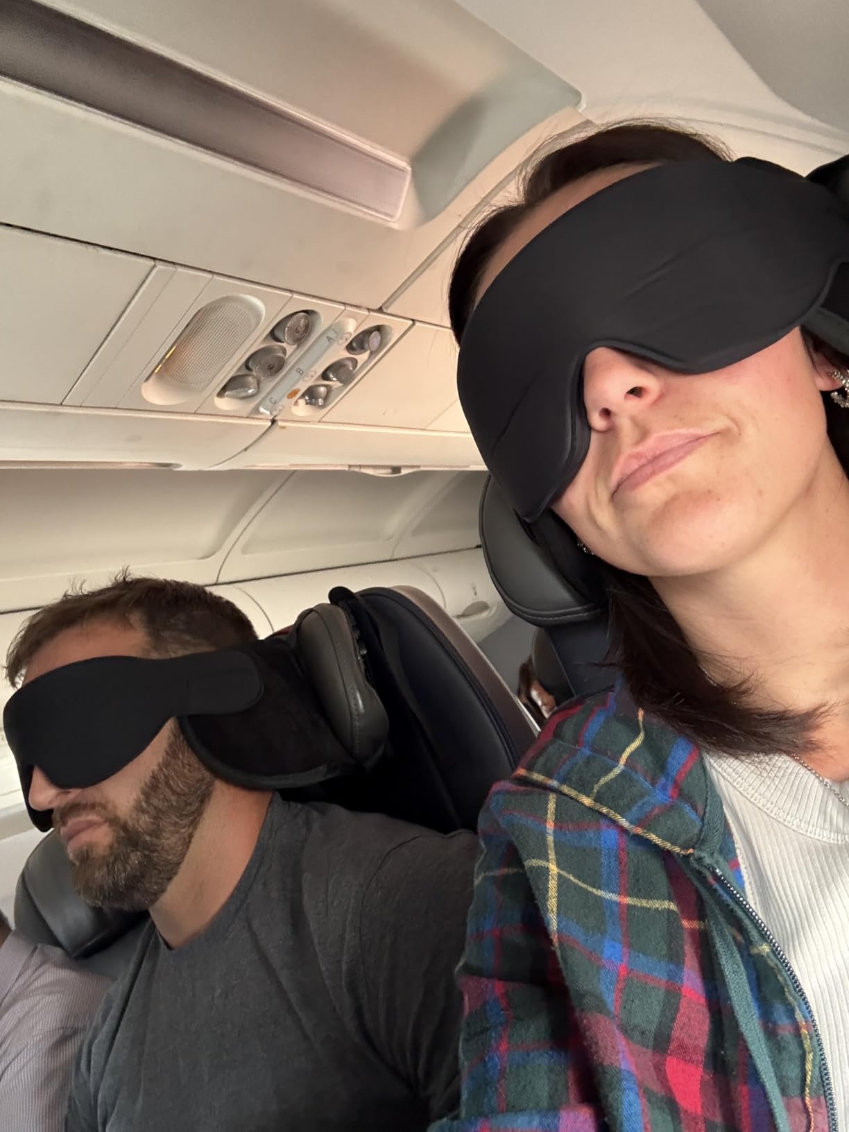 SARISUN Travel Pillows for Airplanes, Airplane Pillow for Long Flight, Airplane Head Strap with Eye Mask for Sleep, 360° Support Headrest, Stop Bobblehead, Black customer photo 2