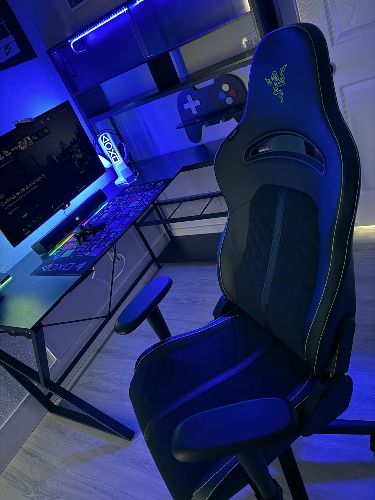 Razer Enki X Essential Gaming Chair: All-Day Comfort - Built-in Lumbar Arch - Optimized Cushion Density - Dual-Textured, Eco-Friendly Synthetic Leather - Adjustable 152-degree Recline - Black customer photo 2
