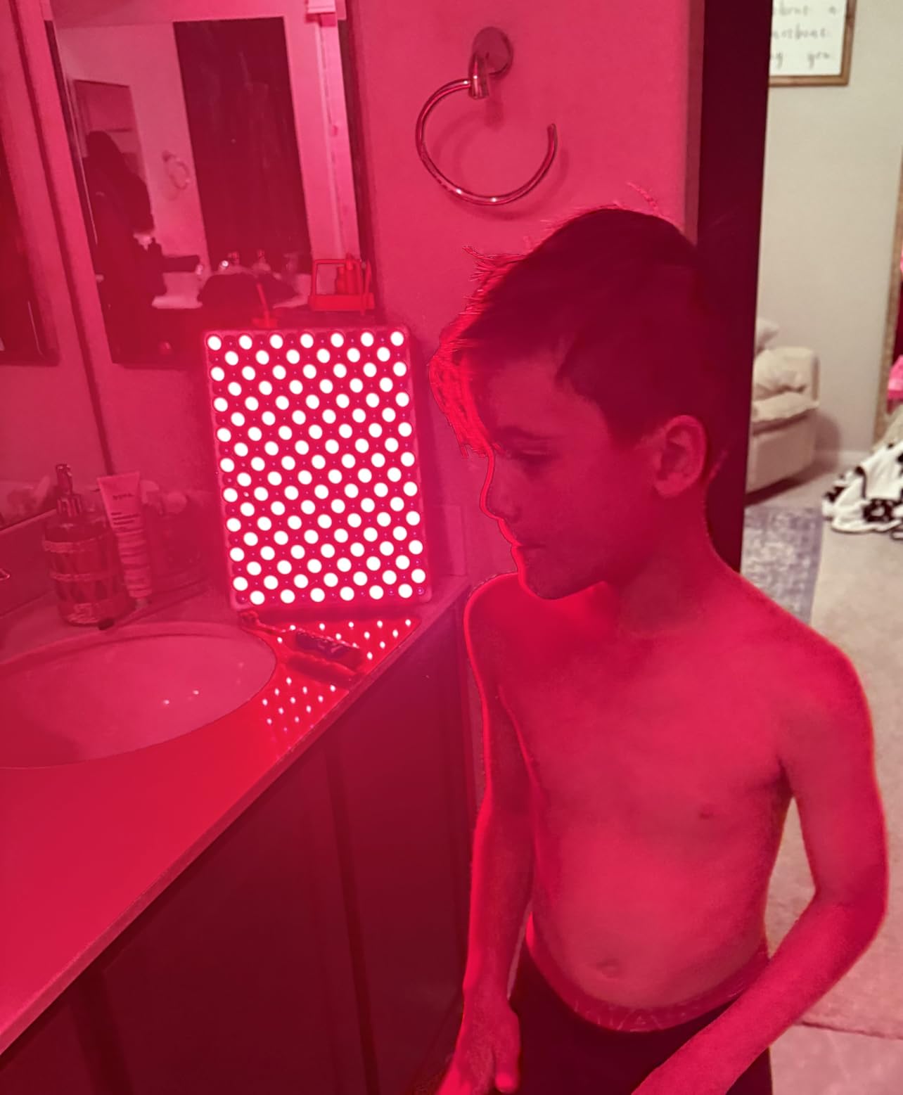 Red Light Therapy with Timing and 180° Adjustable Stand, Deep 660/850nm Near Infrared& Red Light Therapy Panel for Face Body, Skin Care, Home LED Therapy Lamp for Pain Relief of Muscles Joints,234LEDs customer photo 2