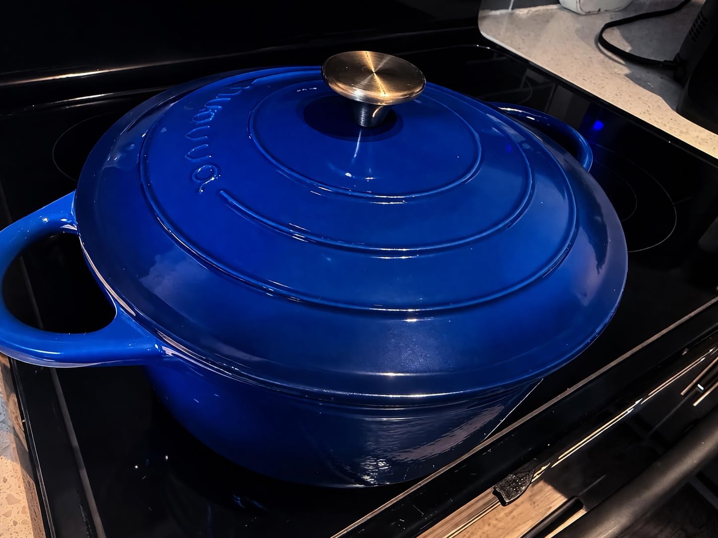 Nuovva Enamelled Cast Iron Dutch Oven Pot with Lid - 6.4 Quart Non Stick Casserole Pot - Heavy Duty & Oven Safe up to 500°F for Bread Baking, Braising, Stews, Roasting - 28cm Dark Blue customer photo 2