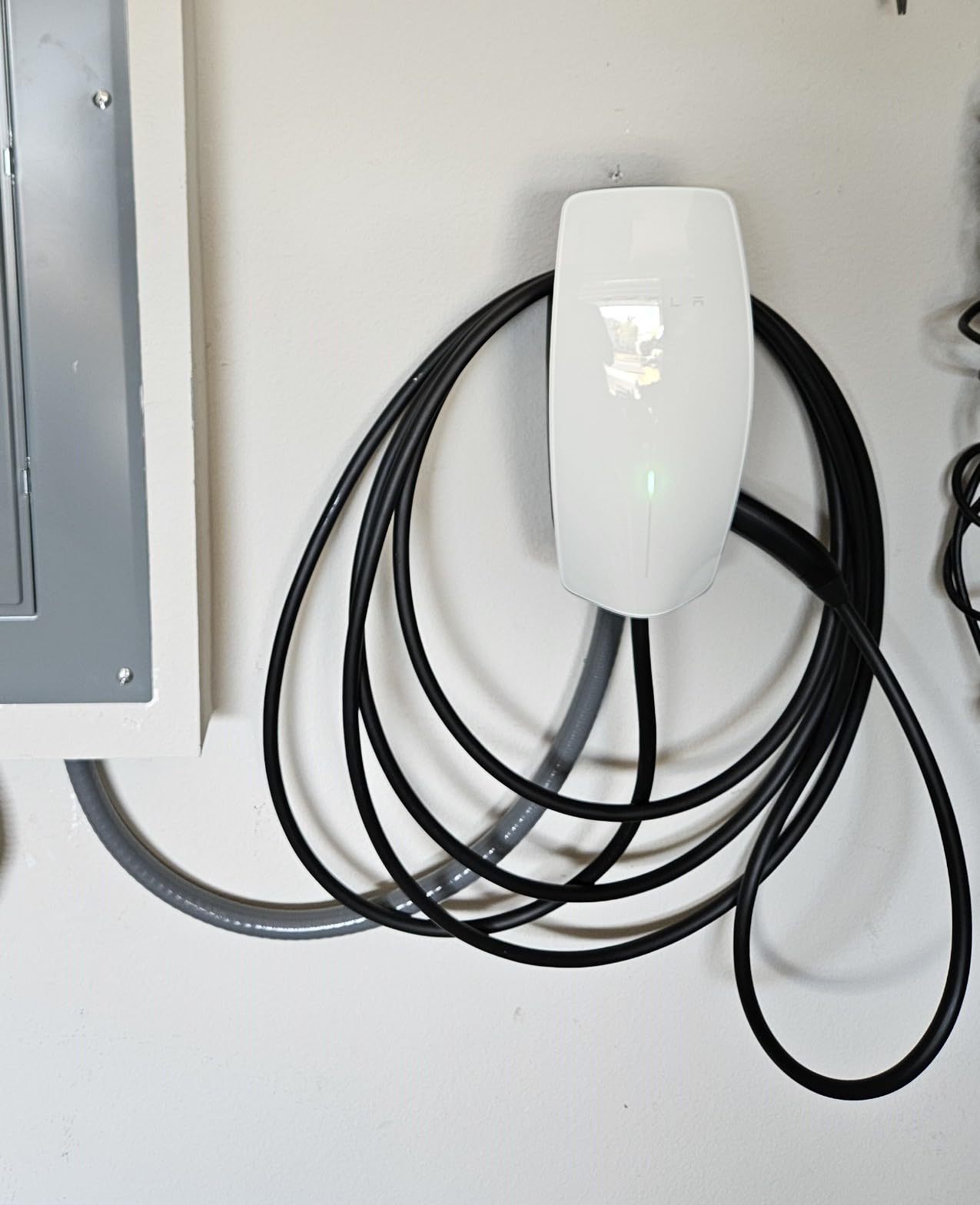 Tesla Universal Wall Connector - Home Electric Vehicle (EV) Charger with Dual Plug Type (NACS + J1772) - Compatible with All North American EVs - Level 2 - up to 48A - Energy Star Partner customer photo 1