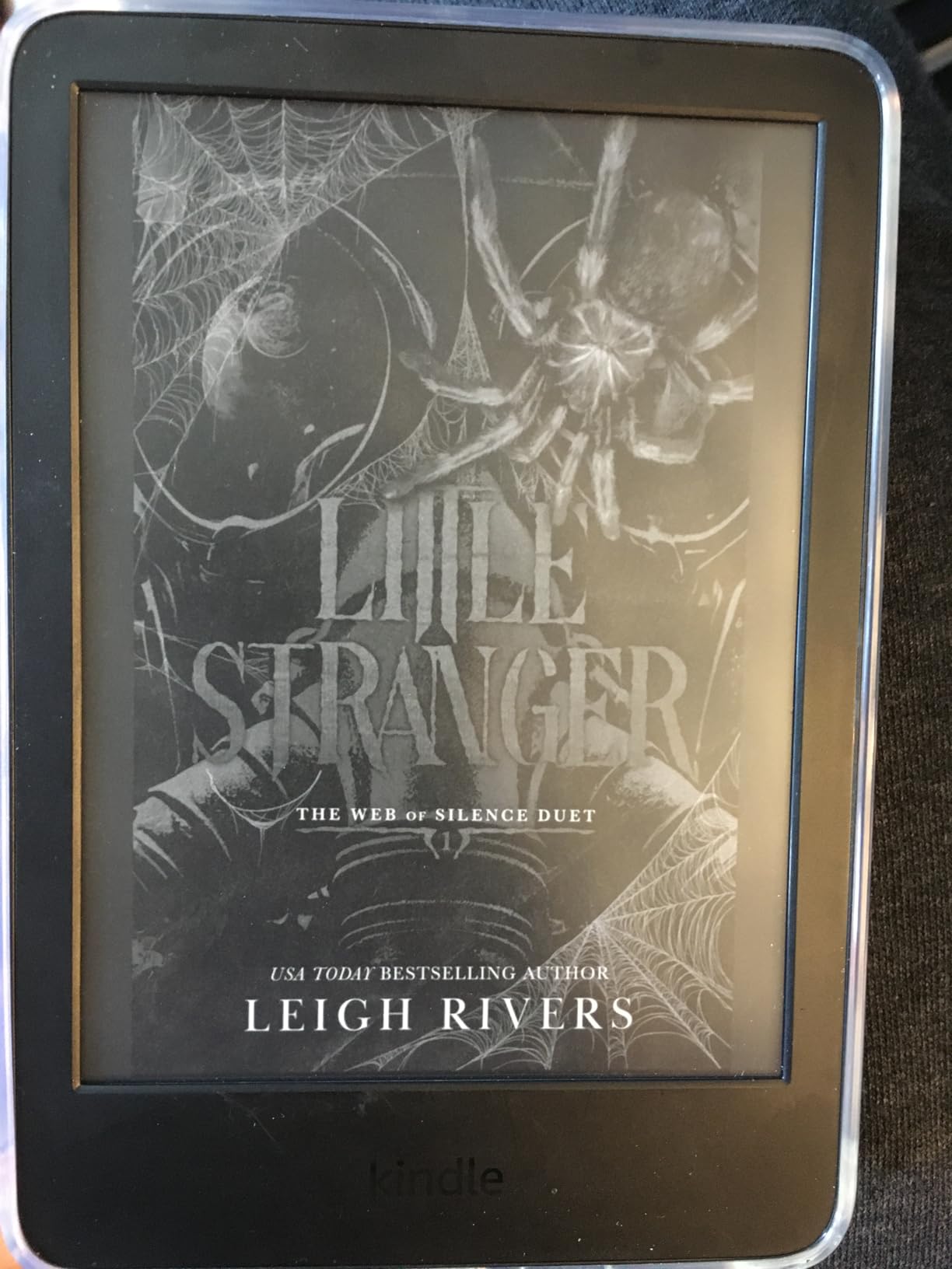 Kindle 16 GB (newest model) - Lightest and most compact Kindle, now with faster page turns, and higher contrast ratio, for an enhanced reading experience - Black customer photo 1