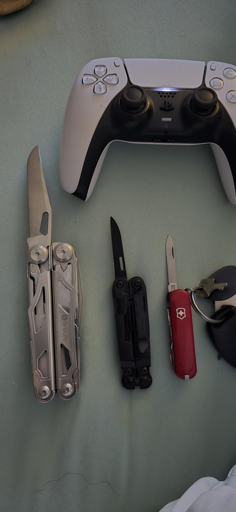 BIBURY Multitool Pliers Pro BI2045, 31-in-1 Stainless Steel Multi Tool with Replaceable Wire Cutters and Saw, Foldable Heavy-duty Multitool Set with Scissors and Screwdriver for Hiking Camping Repair customer photo 1