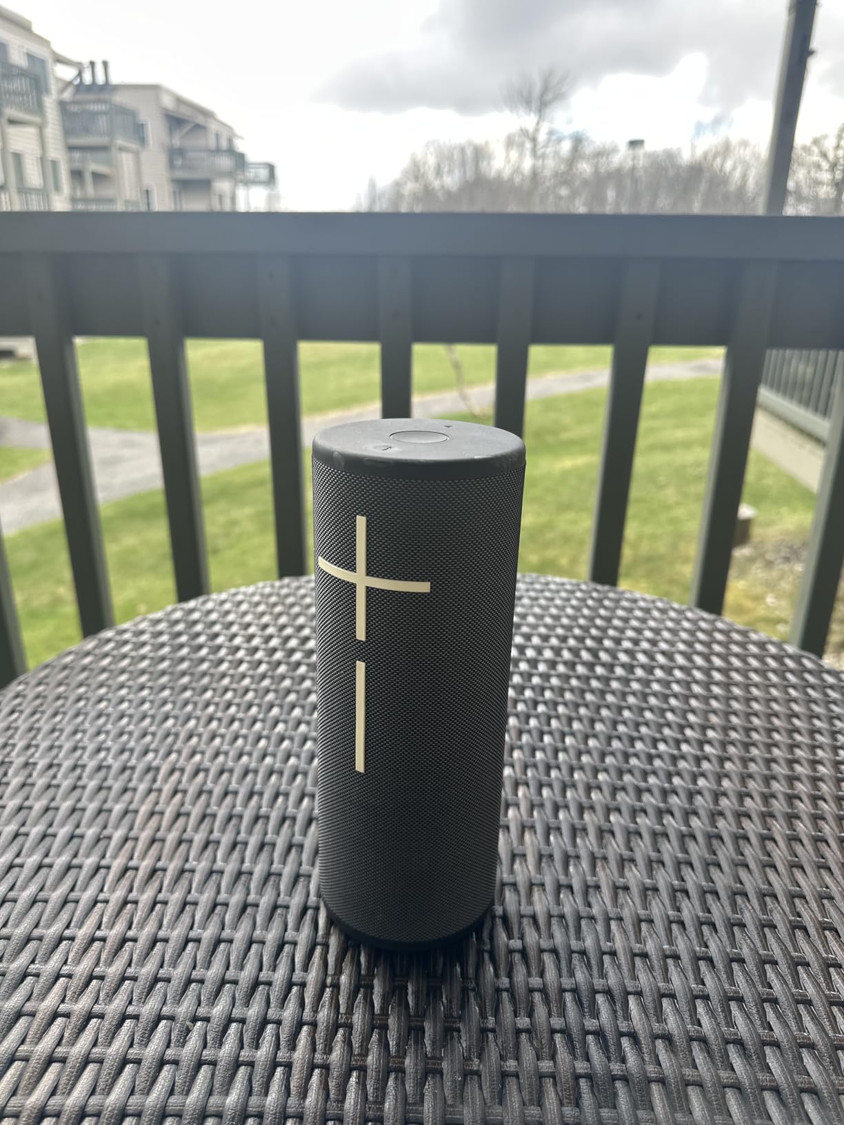 Ultimate Ears MEGABOOM 4 Portable Waterproof Bluetooth Speaker with Powerful 360-Degree Sound and Thundering Bass, Floating Speaker with 20-Hour Battery and 147ft (45m) Range - Black customer photo 1