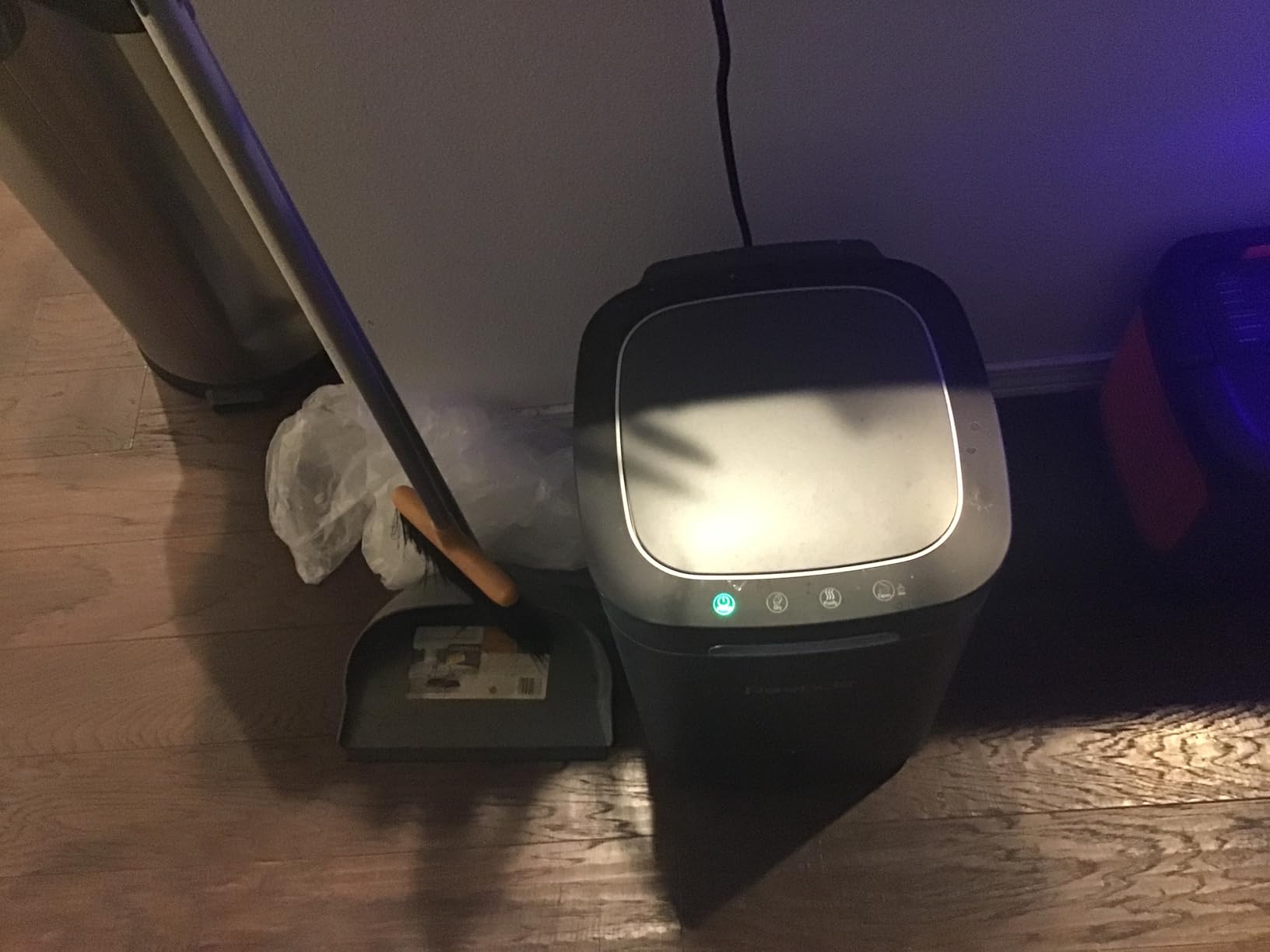 Reencle Prime Electric Composter - 14L Kitchen Composter, Decomposes Up to 2.2 lbs Food Waste Daily, Odorless Indoor Composting with Whisper-Quiet Technology & Rapid Decomposition (Silver) customer photo 1