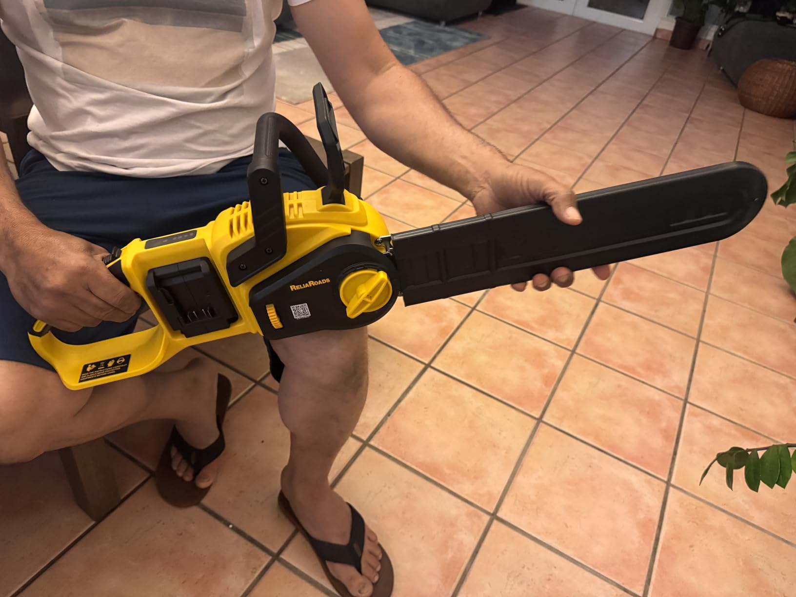 ReliaRoads 16-Inch Brushless Chainsaw, 40V (2 x 20V MAX) Cordless Battery Powered Chain Saw Kit (Includes 2 Chains) Compatible DeWALT Battery for Wood/Tree Cutting and Pruning (Battery Not Included) customer photo 1