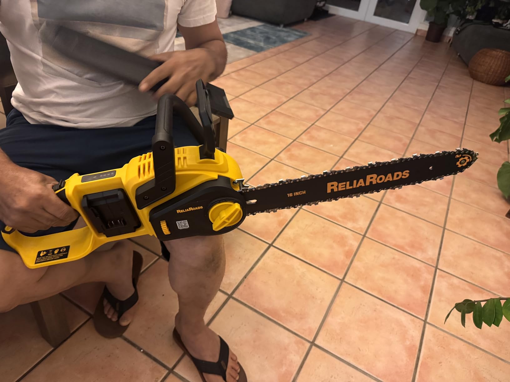 ReliaRoads 16-Inch Brushless Chainsaw, 40V (2 x 20V MAX) Cordless Battery Powered Chain Saw Kit (Includes 2 Chains) Compatible DeWALT Battery for Wood/Tree Cutting and Pruning (Battery Not Included) customer photo 2