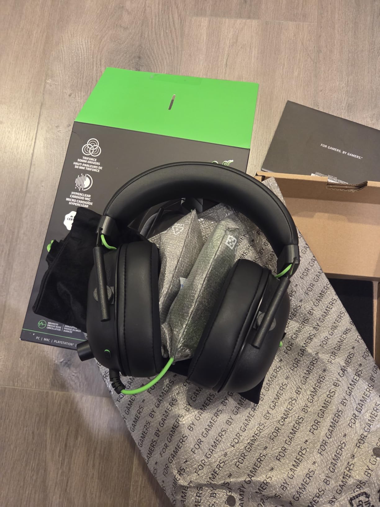 Razer BlackShark V2 X Playstation Gaming Headset: 50mm Drivers - Cardioid Mic - Lightweight - Comfortable, Noise Isolating Earcups - for PS5, Xbox Series X, PC, Switch via 3.5 mm Audio Jack - Black customer photo 2