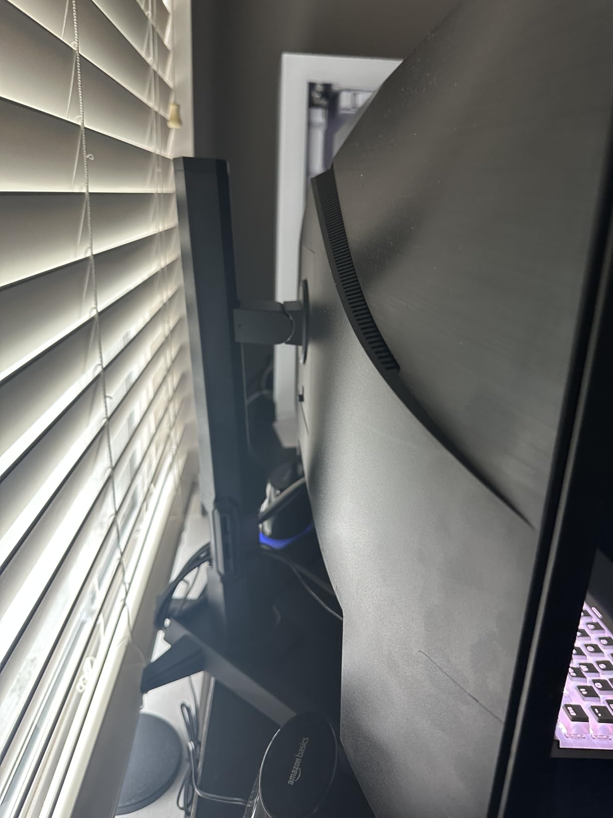 Acer Nitro 27in QHD 2560x1440 IPS 300Hz Gaming Monitor XV272U F3bmiiprx | 0.5ms, AMD FreeSync Premium, sRGB 99%, 2xHDMI 2.1, DisplayPort, VESA HDR400 customer photo 2