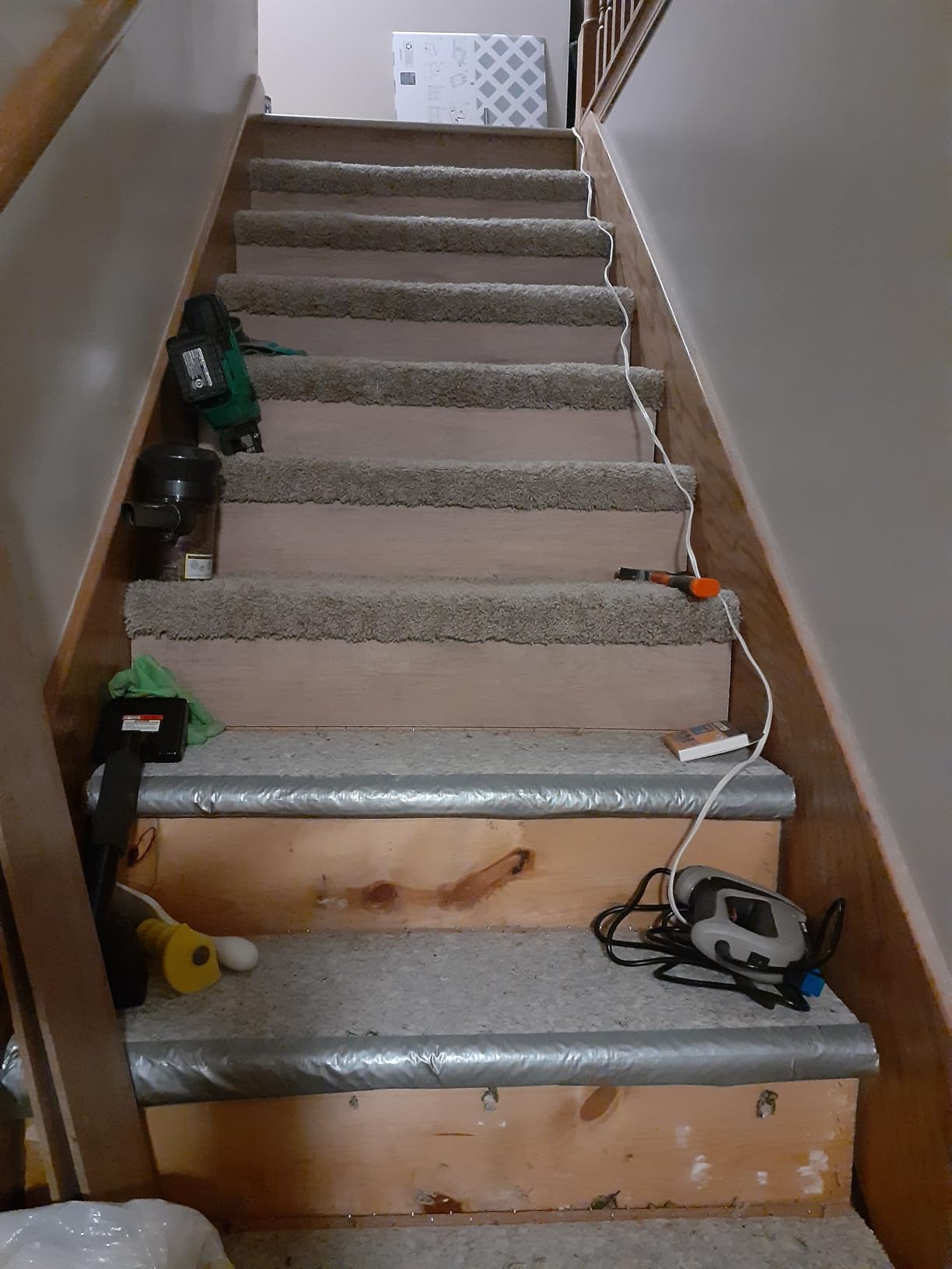 Metabo HPT 18V MultiVolt Compact Cordless Brad Nailer Kit, 18 Gauge (NT1850DG) customer photo 2