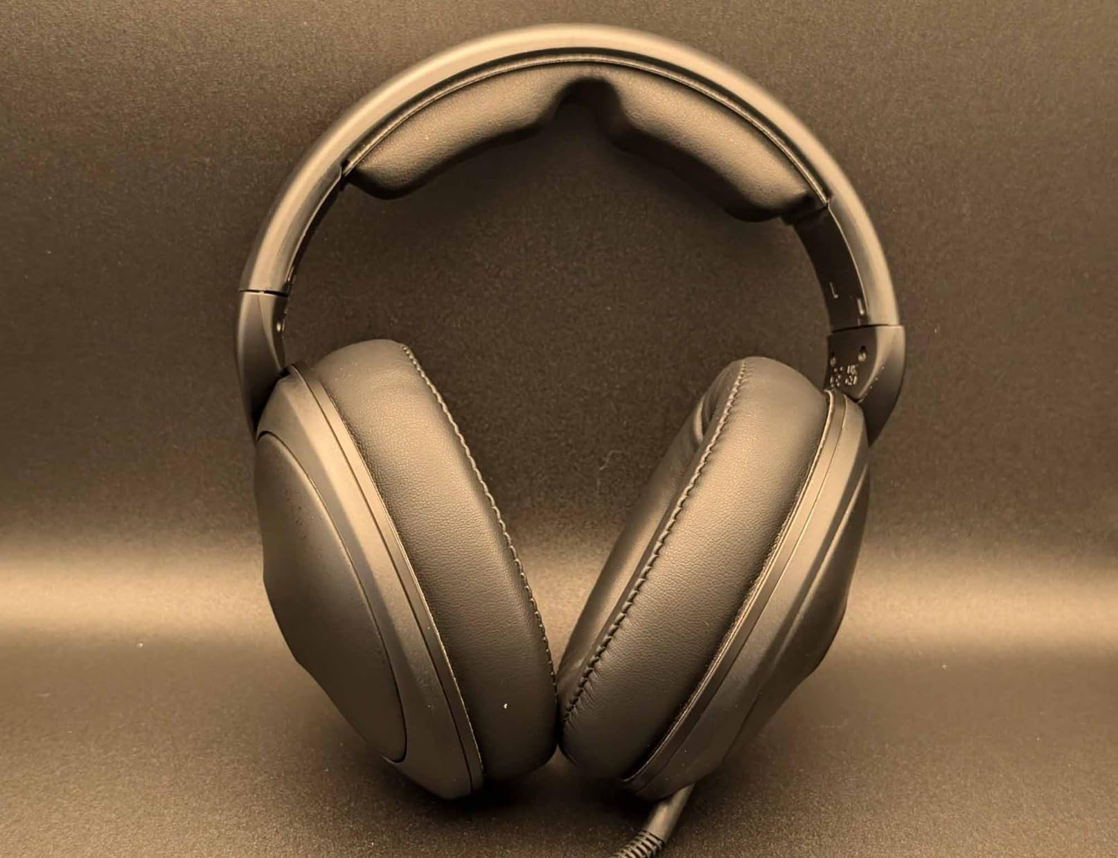 Sennheiser HD 620S Closed-Back Over-Ear Audiophile Headphones - Natural Spatial Imaging, Low Distortion, Comfortable All-Day Design, Detachable Cable - Ideal for Focused Listening, Gaming, and Desk customer photo 1
