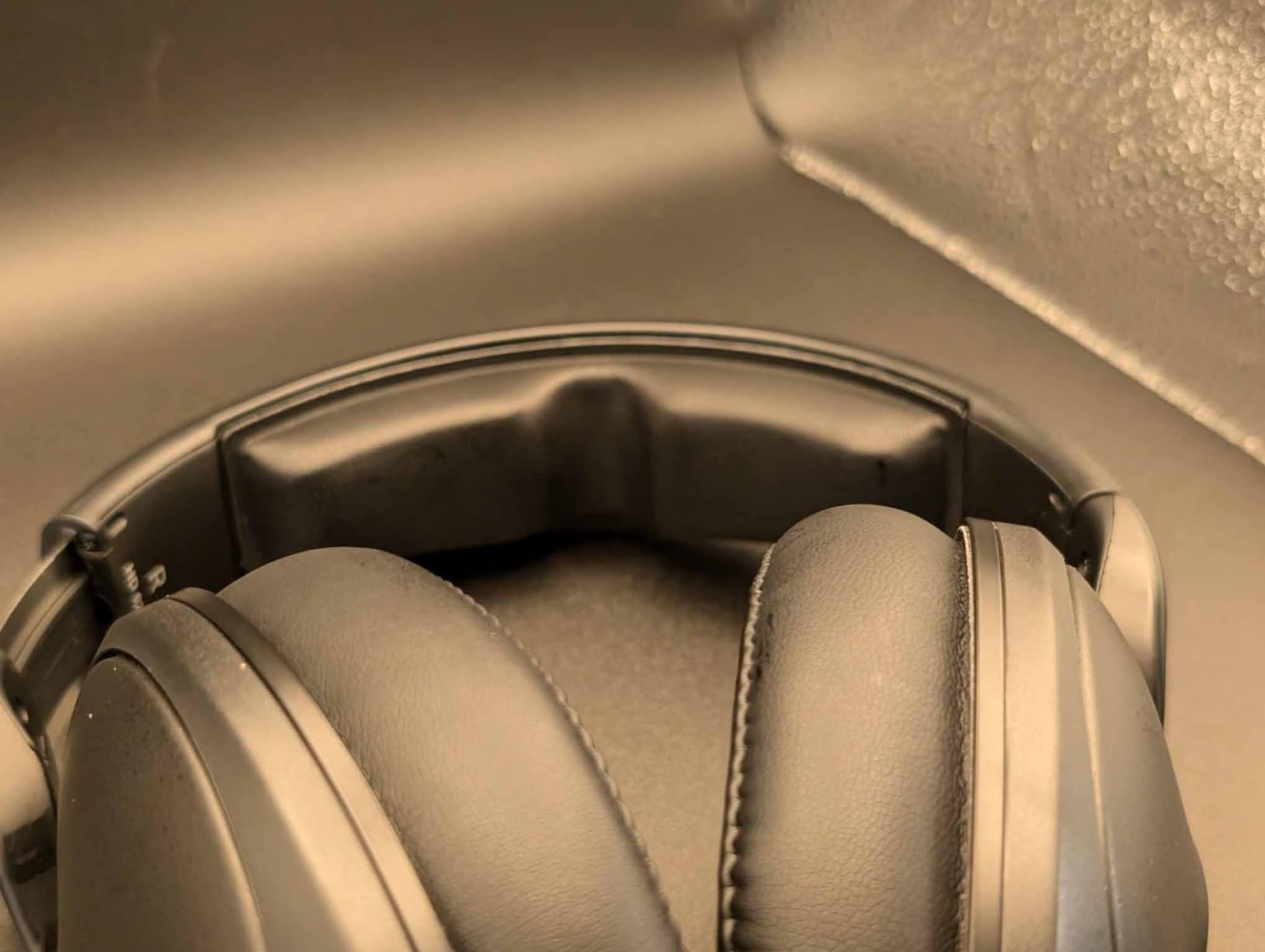 Sennheiser HD 620S Closed-Back Over-Ear Audiophile Headphones - Natural Spatial Imaging, Low Distortion, Comfortable All-Day Design, Detachable Cable - Ideal for Focused Listening, Gaming, and Desk customer photo 2