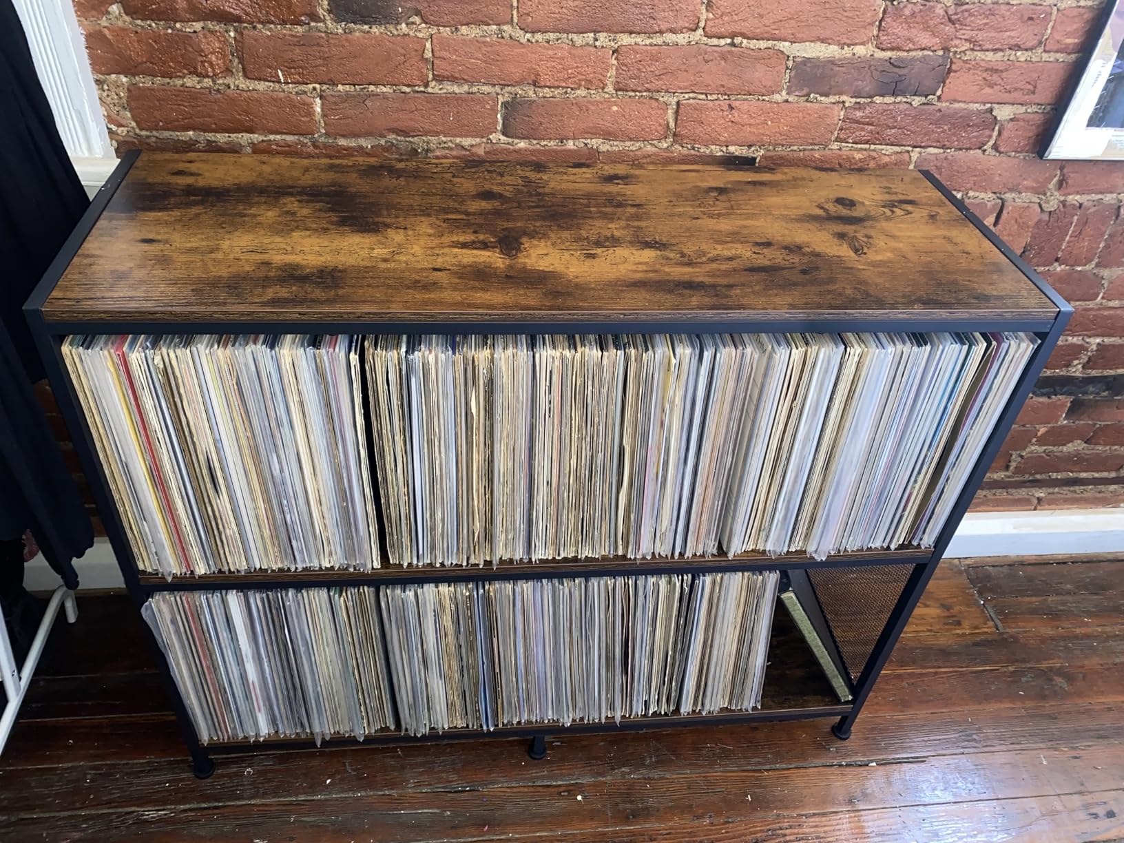 3-Tier Vinyl Record Storage: Vintage Player Table with Spacious Storage - Up to 450 Records, Turntable Stand with Adjustable Dividers, Extra Top Surface for Audio Equipment customer photo 2