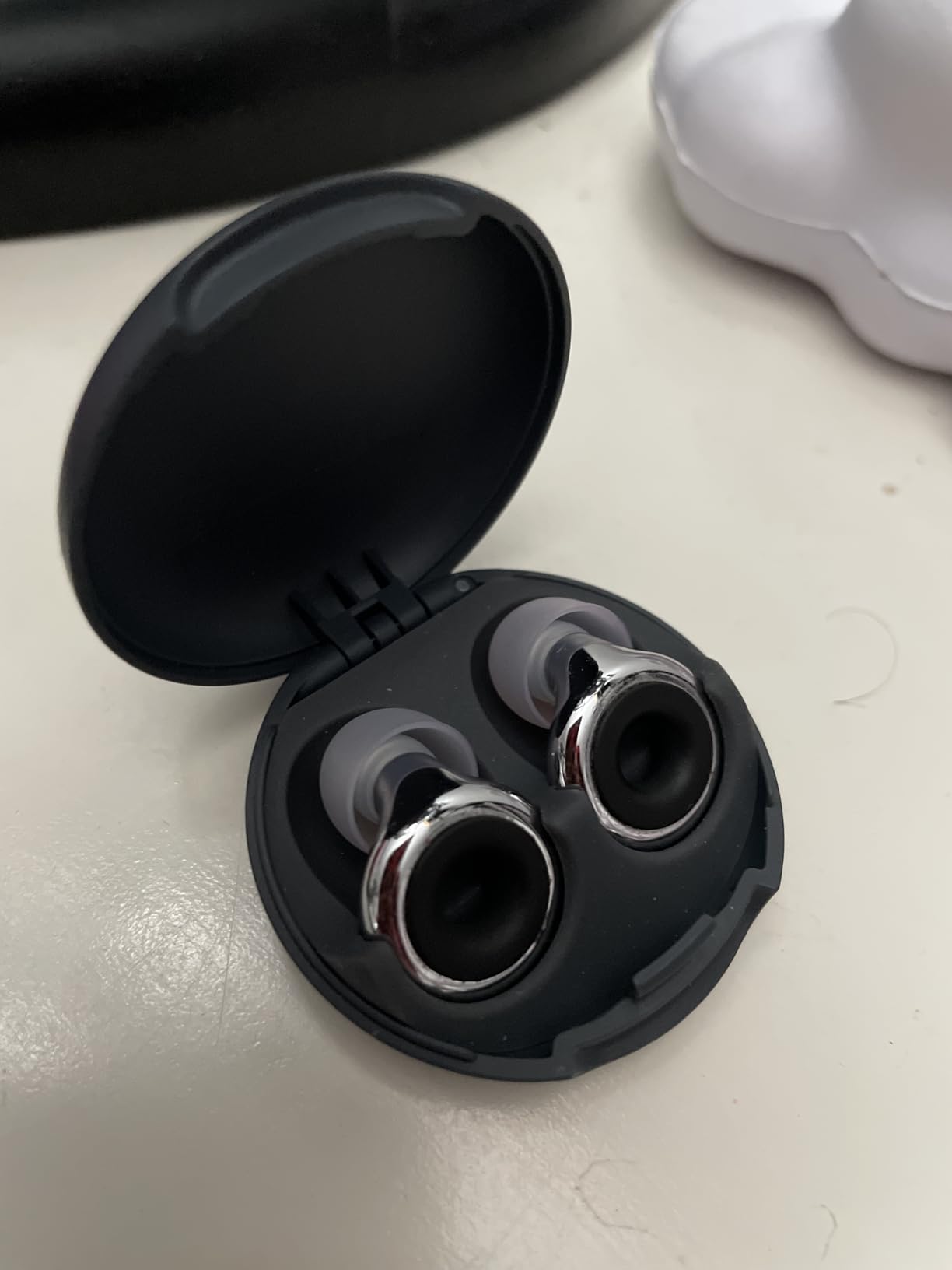Loop Experience 2 Plus Ear Plugs - Stylish Certified Hearing Protection for Concerts & Festivals, Live Events, Sports, DJs & Nightlife - 17dB Noise Reduction, (High-Fidelity) + Mute for extra coverage customer photo 1