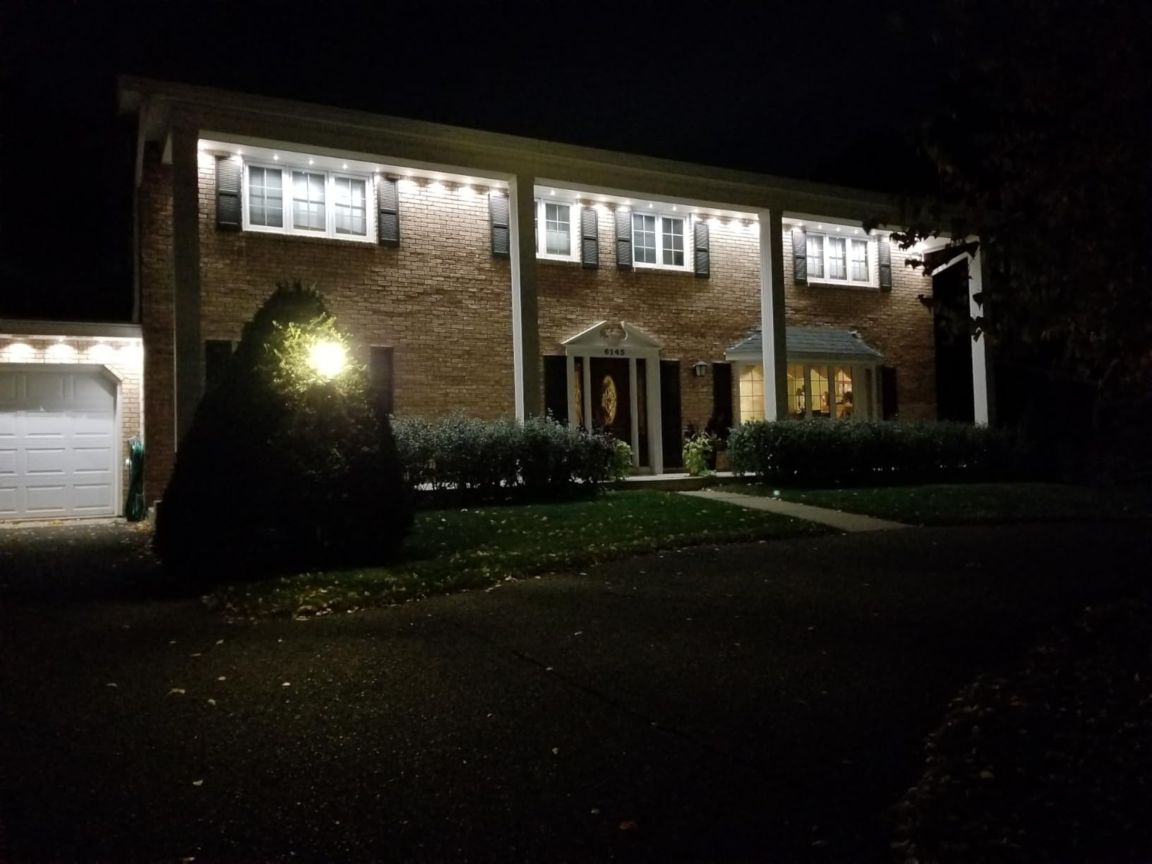 eufy Permanent Outdoor Lights E22, 100ft with 60 Triple-LED Lights, Smart RGBWW for Christmas, Daily and Holiday, Up to IP67 Waterproof, AI Light Themes for Christmas Decorations, Works with eufy Cams customer photo 2