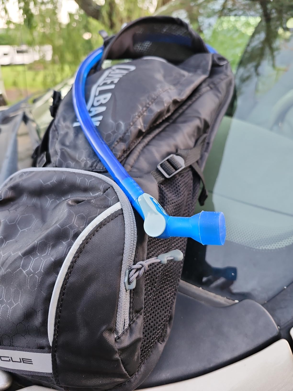 CamelBak Rogue Hydration Pack 85oz, Black/Graphite customer photo 2