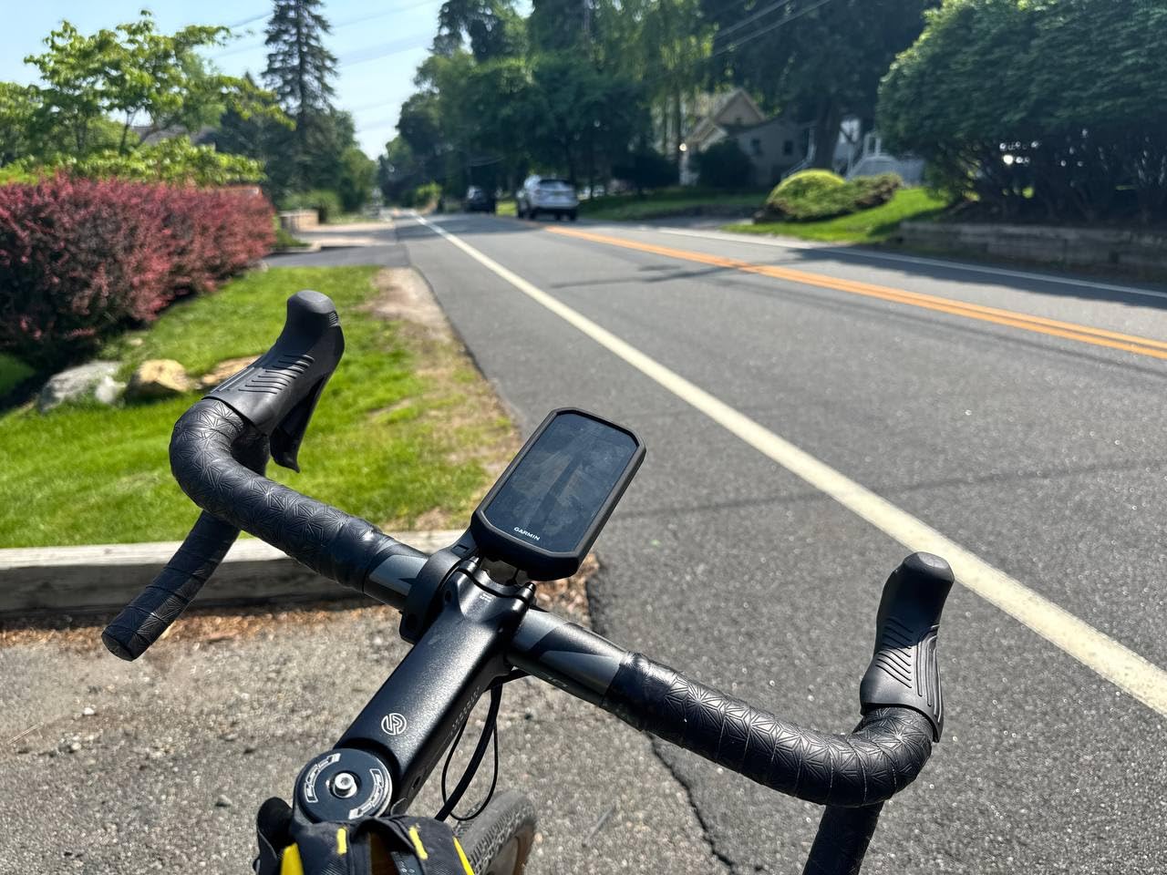 Edge 1050, Premium Cycling Computer, Vivid Color Touchscreen Display, Built-in Speaker, Advanced Training and Group Ride Features, Road Hazard Alerts customer photo 1
