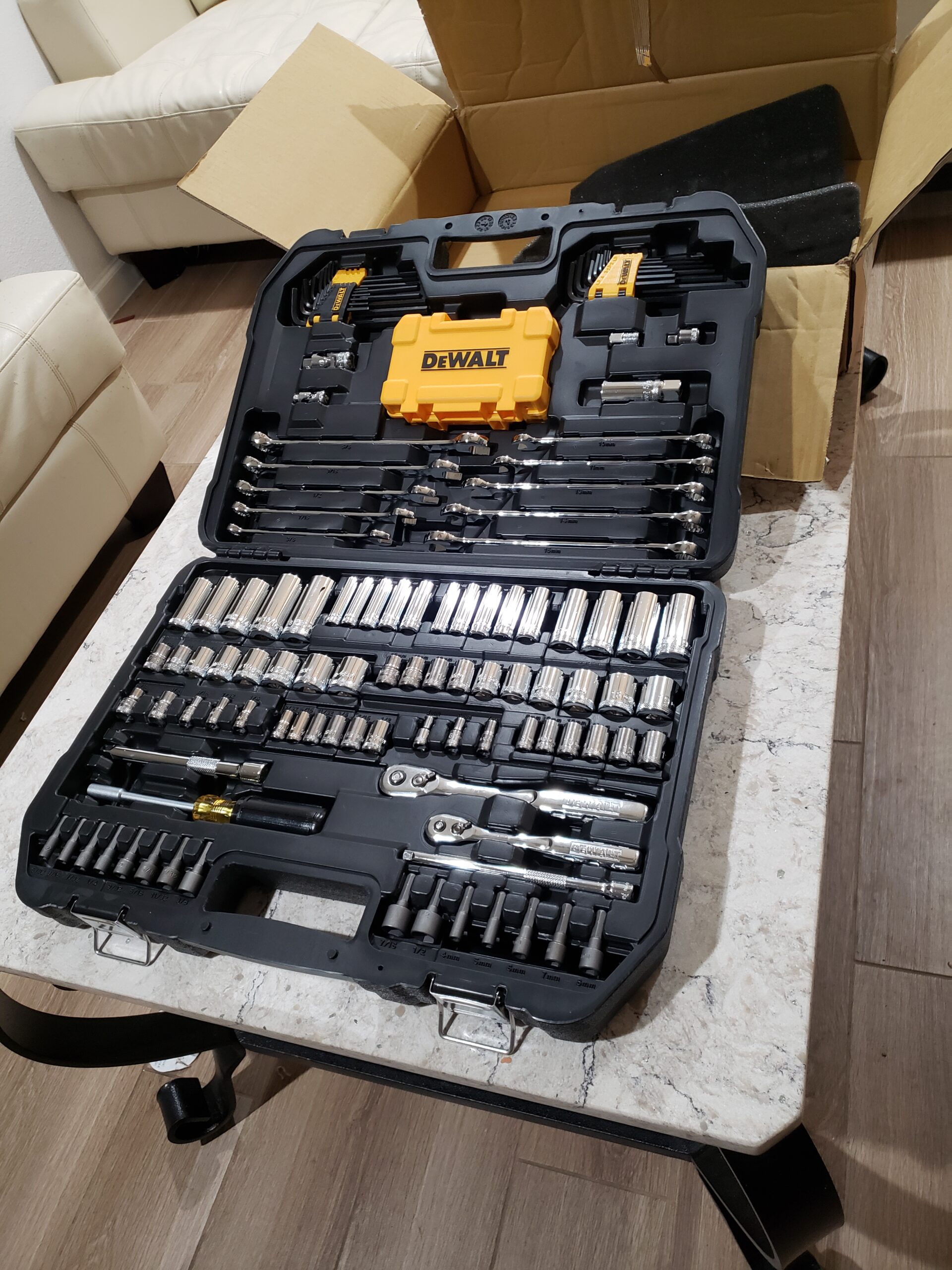 DEWALT 142 Piece Mechanics Tool Set, 1/4 Inch and 3/8 Inch Drive, SAE and Metric (DWMT45425) customer photo 2