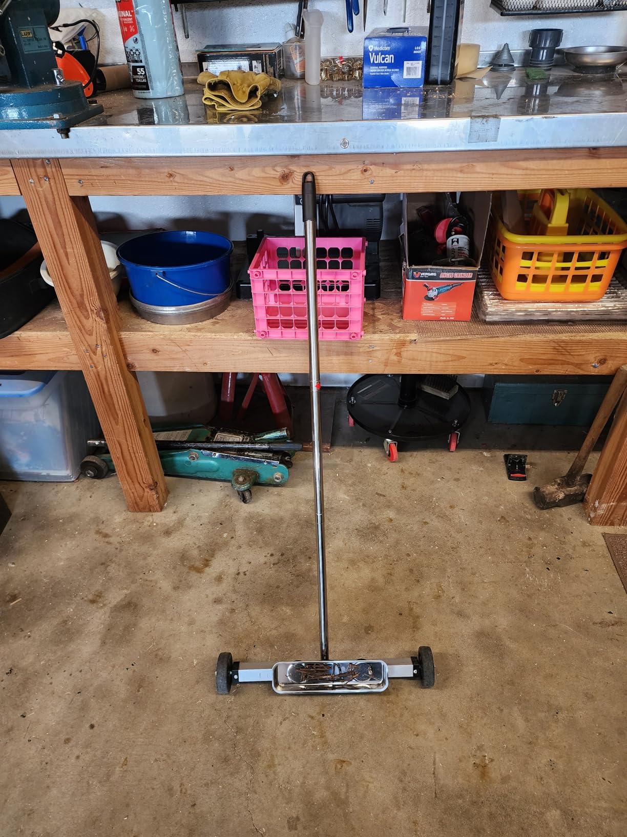 Magnet Sweeper Magnetic Nail Roller: 17-Inch Heavy Duty Magnet Nail Pickup Rolling Tool with Telescoping Adjustable Handle 8.8-Pound Capacity Ideal for Workshop Garage Yard Construction Cleanup customer photo 2