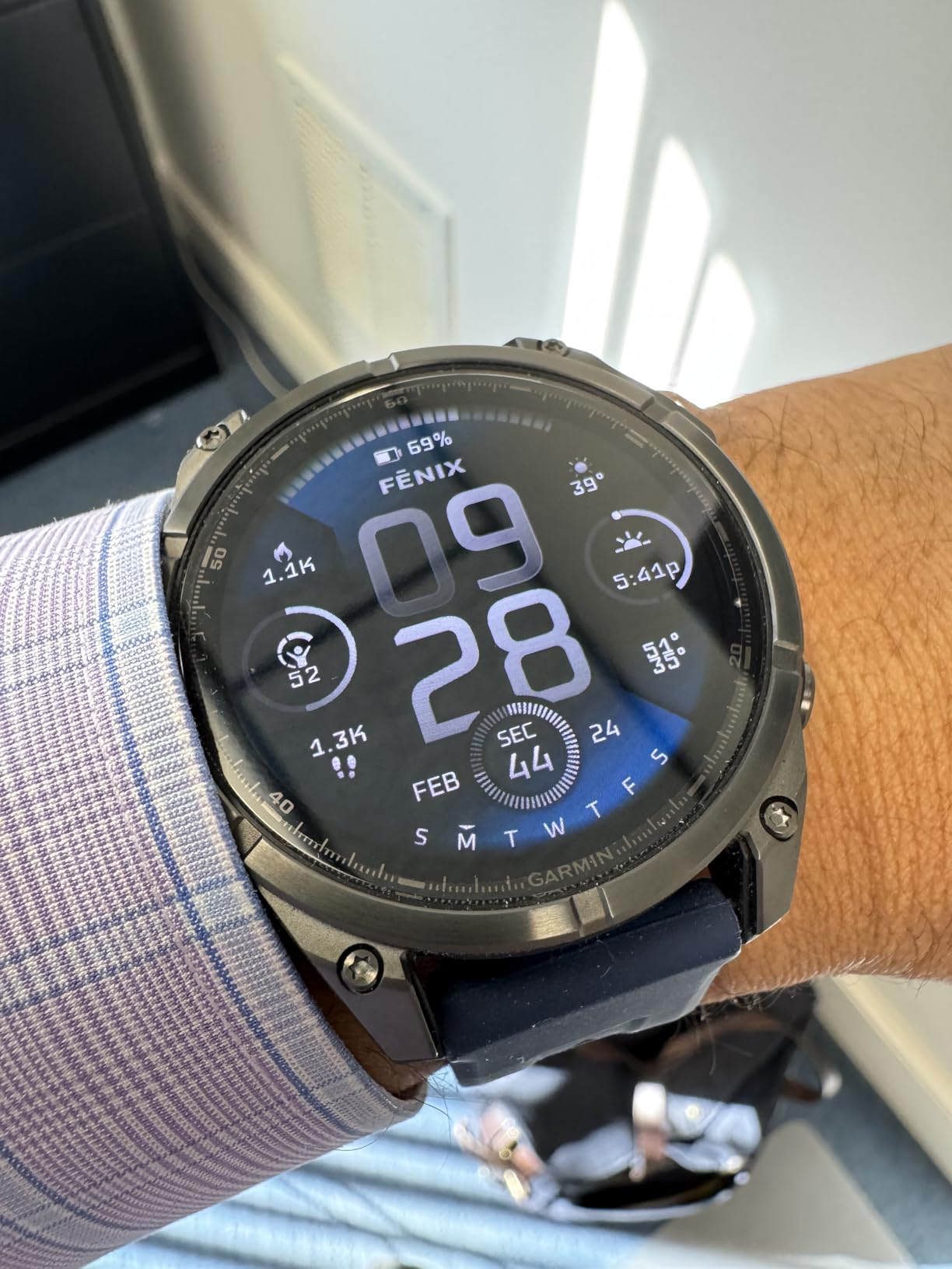 Garmin fēnix® 8 - 51 mm, AMOLED, Sapphire, Premium Multisport GPS Smartwatch, Long-Lasting Battery Life, Dive-Rated, Built-in LED Flashlight, Carbon Gray DLC Titanium with Pebble Gray Band customer photo 1