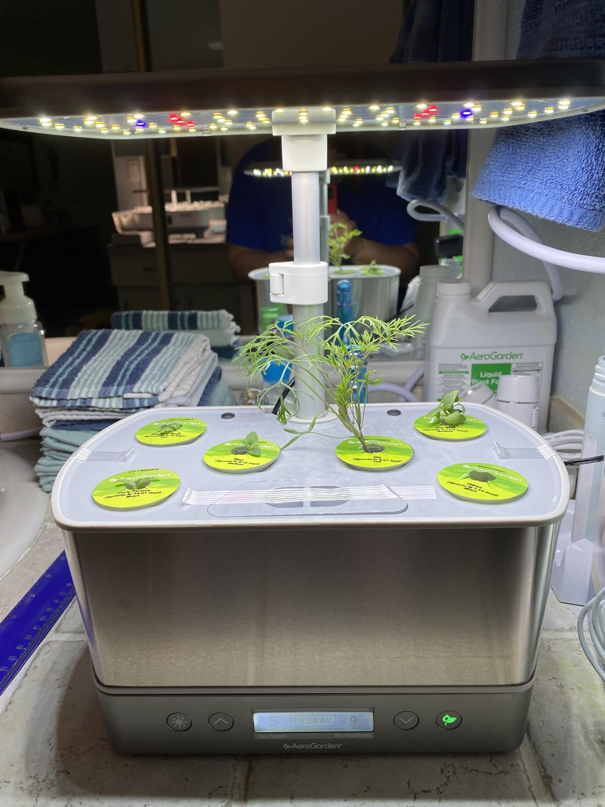 Ahopegarden Hydroponics Growing System Kit Indoor Herb Garden with Grow Light 12 Pods, with LCD Touch Panel customer photo 1