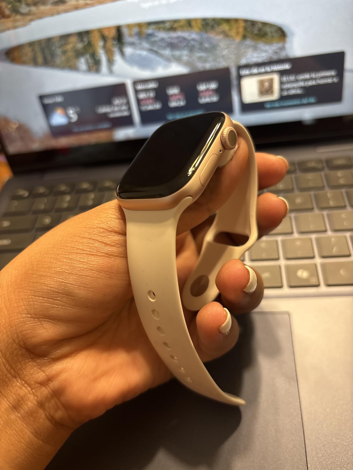 Apple Watch Series 10 [GPS 46mm] Smartwatch with Jet Black Aluminum Case with Black Sport Band - M/L customer photo 1