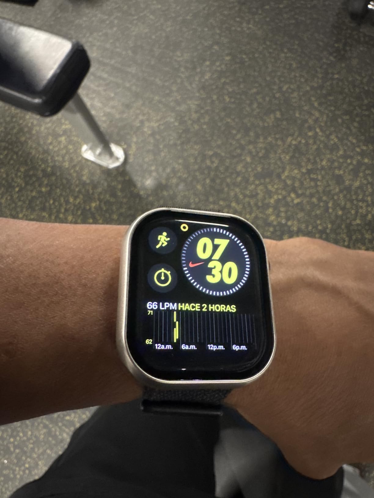 Apple Watch Series 10 [GPS 46mm] Smartwatch with Jet Black Aluminum Case with Black Sport Band - M/L customer photo 2