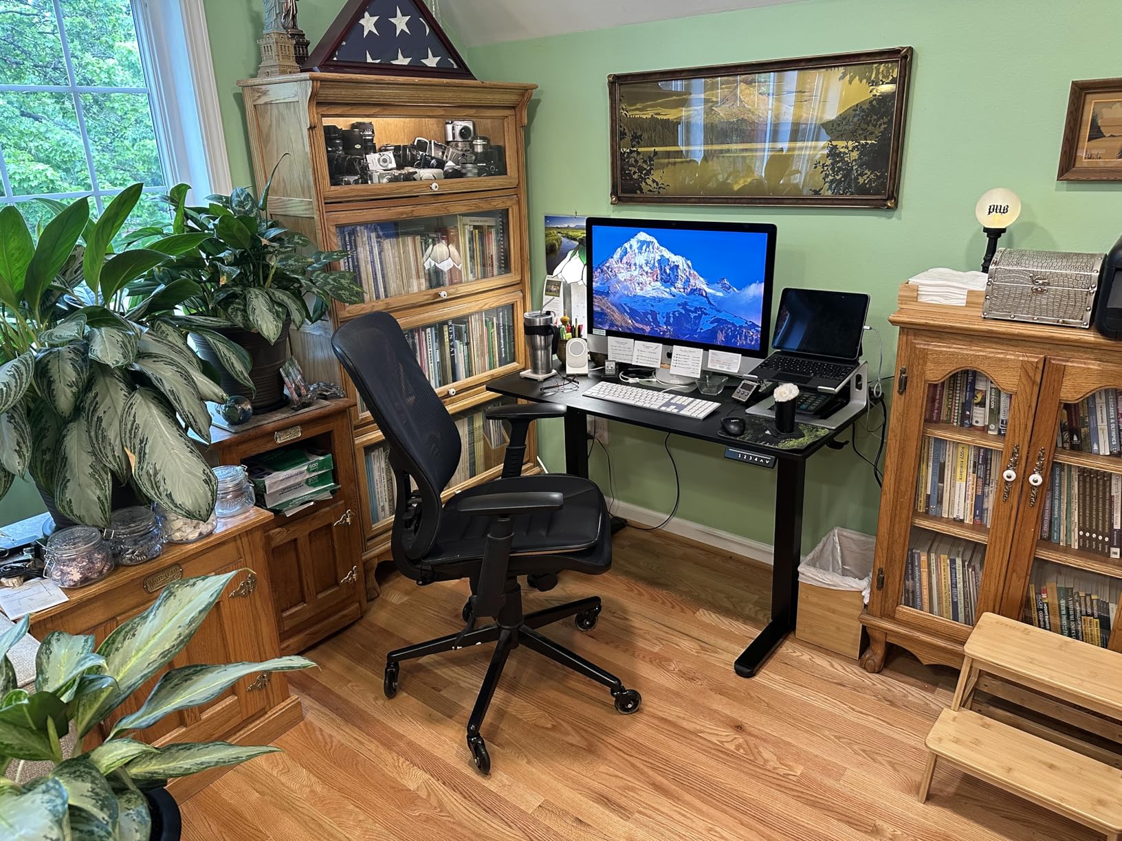 ErGear Height Adjustable Electric Standing Desk, 71 x 30 Inches Sit Stand up Desk, Memory Computer Home Office Desk, Black customer photo 2