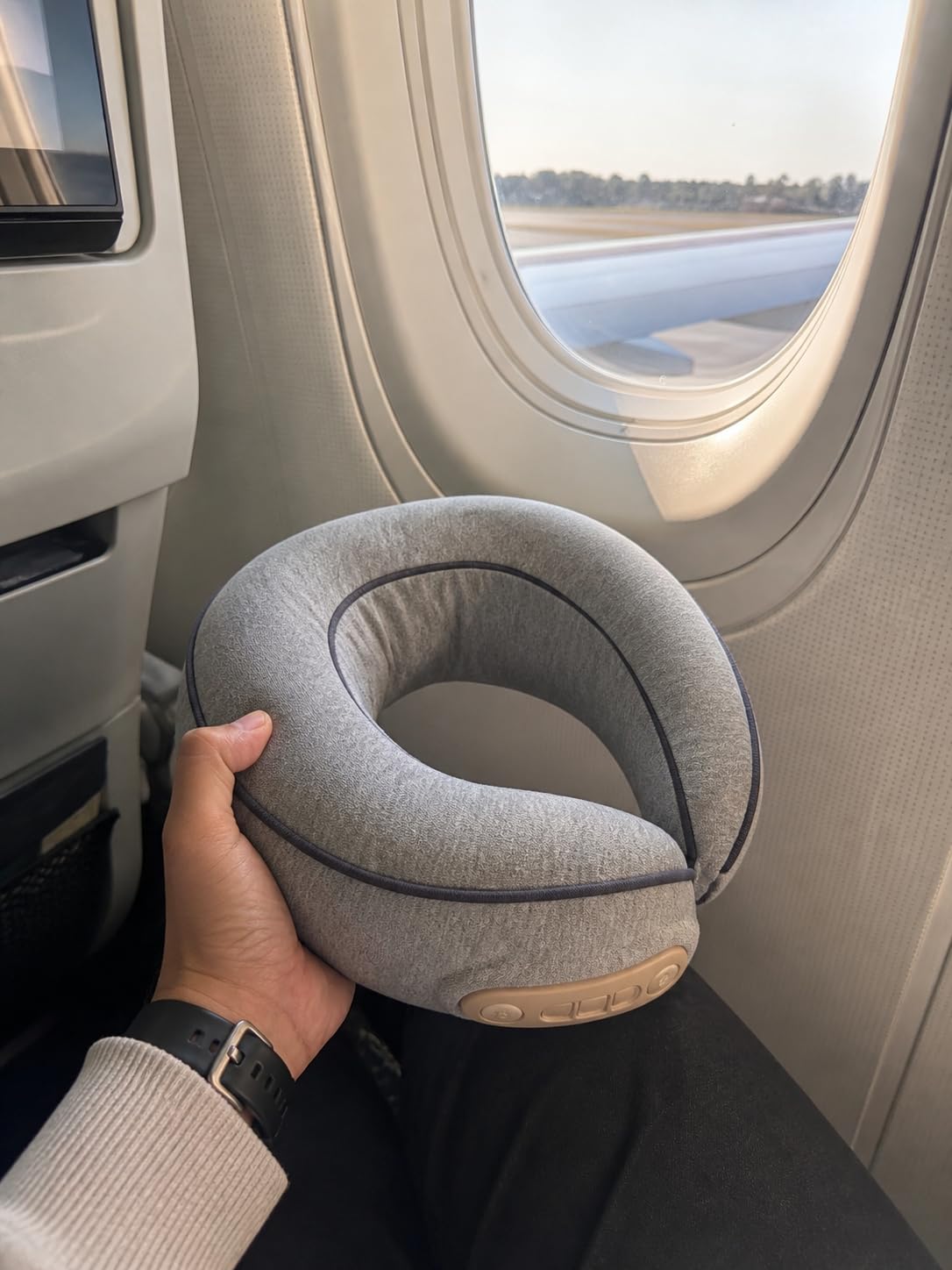 CILI Cordless Neck Massager Pillow with Heat, Shiatsu Neck Massager for Pain Relief Deep Tissue, Heated Massage Pillow for Travel customer photo 1