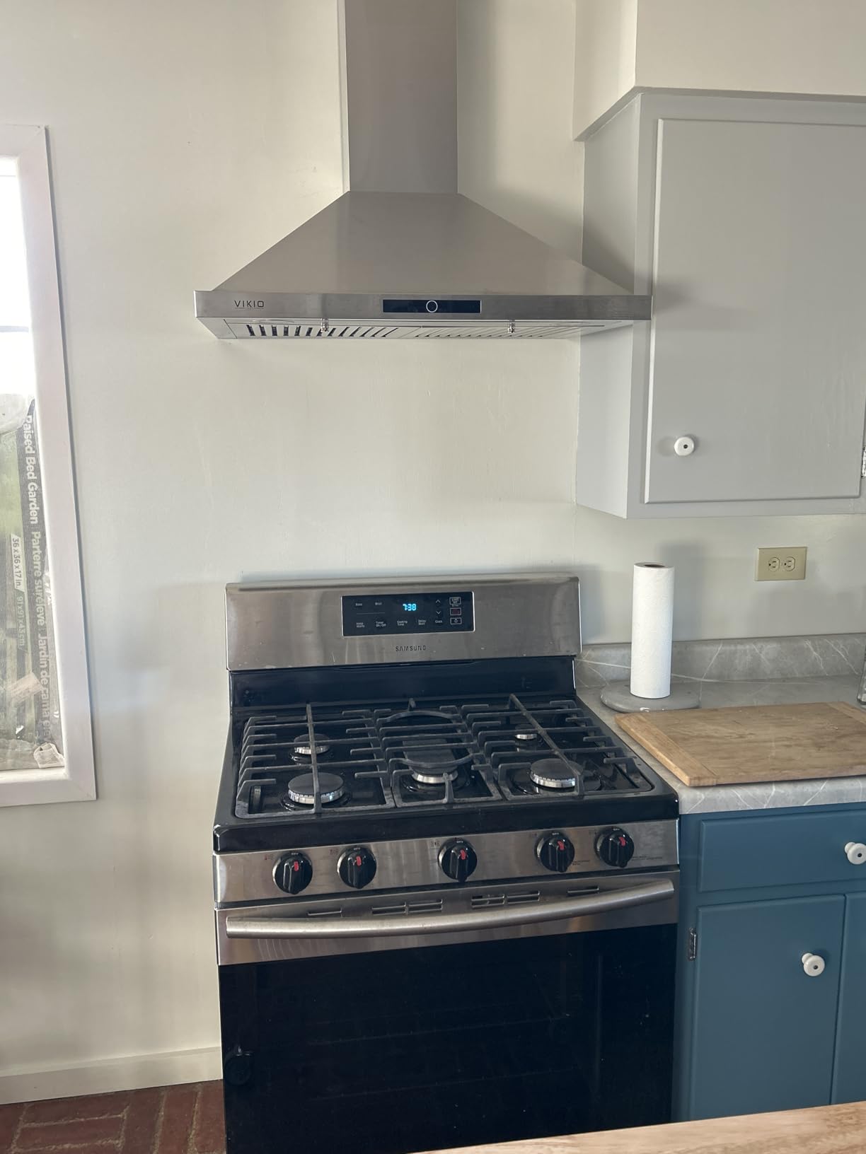 VIKIO HOME Wall Mount Range Hood 30 inch, 580 CFM, Ducted/Ductless Convertible, Stainless Steel Kitchen Vent Hood with 3-Speed Fan and LED Lights customer photo 2