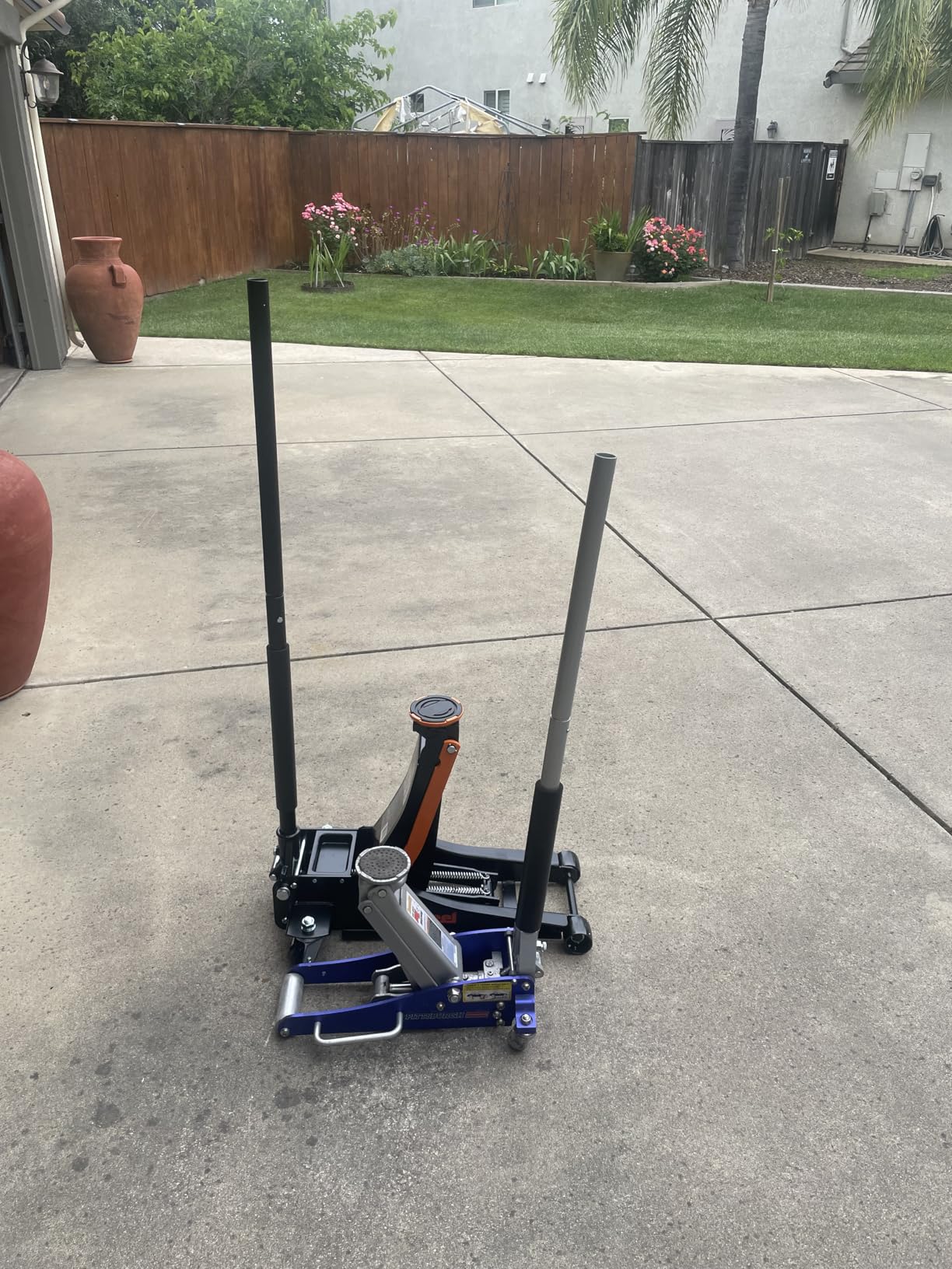AV Steel Low Profile Floor Jack 3 Ton (6600 lbs), Heavy Duty Hydraulic Jack for Car with Dual Pistons Quick Lift Pump, Lifting Range 3-1/8'' to 19-7/8'' customer photo 1