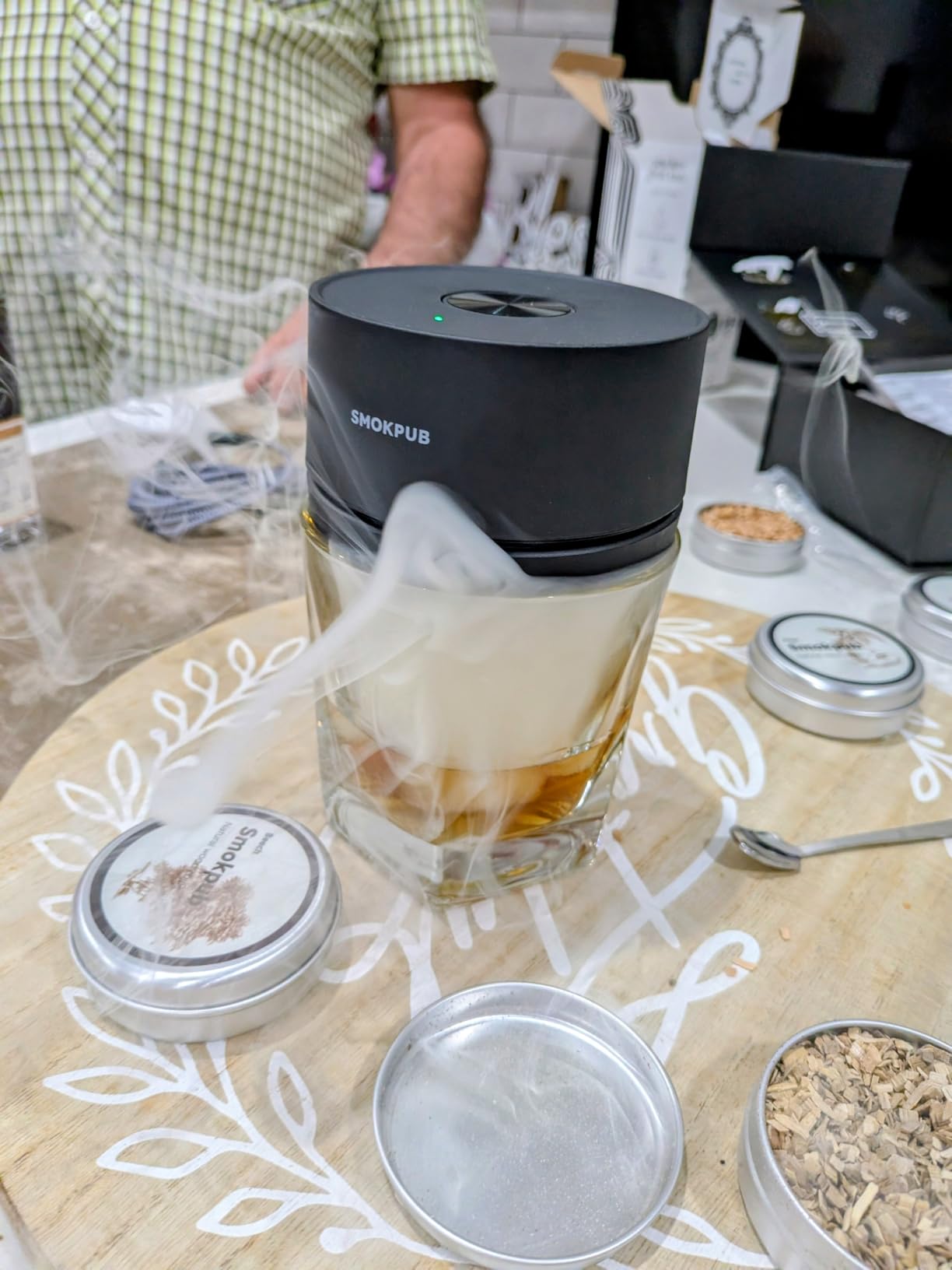 SMOKPUB Electric Whiskey Smoker Kit, Rechargeable Cocktail Smoker with 6 Wood Chips customer photo 1