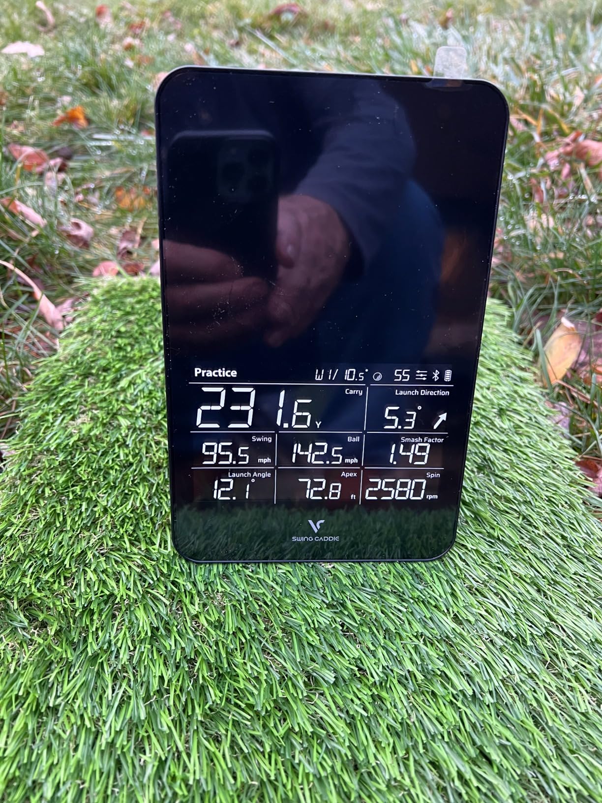 Voice Caddie SC4 PRO Golf Launch Monitor & 3D Driving Range Simulator for Indoor and Outdoor Use customer photo 1