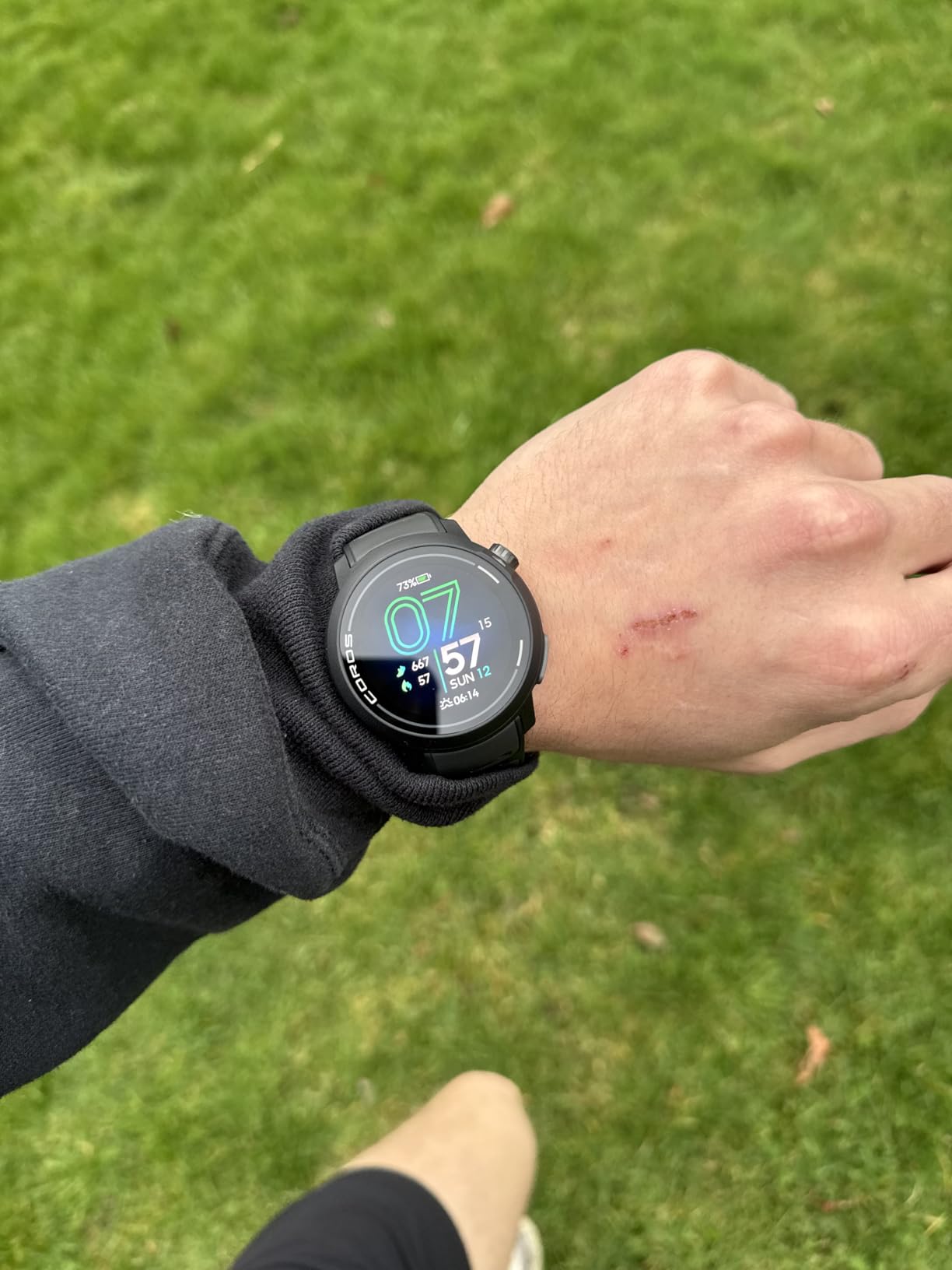 COROS PACE Pro GPS Sport Watch, 1.3-inch AMOLED Touchscreen, Fastest in Class Processor Running Watch, 20 Days Battery Life, Navigation with Global Offline Maps, Sleep Tracking, Running - Black customer photo 1