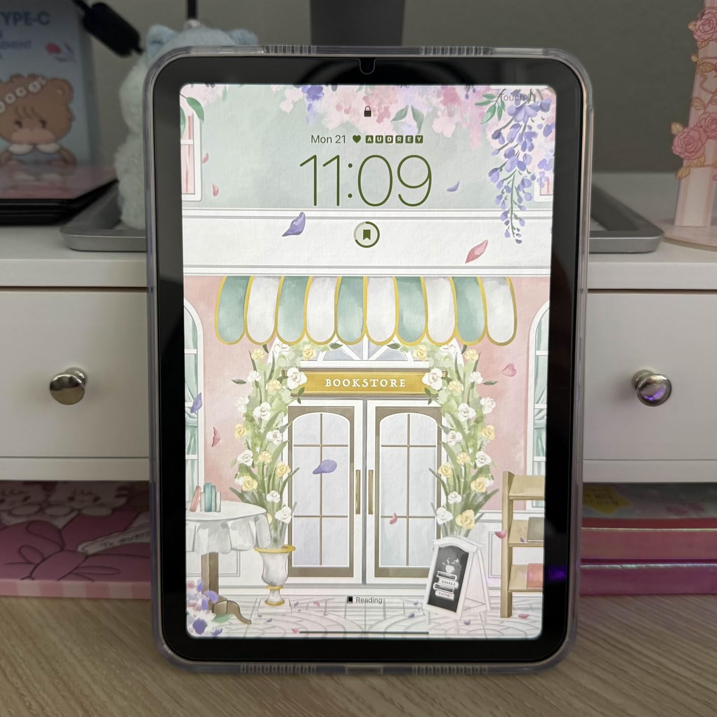 Apple iPad mini (A17 Pro): 8.3-inch Liquid Retina Display, 128GB, Wi-Fi 6E, 12MP Cameras, Touch ID, All-Day Battery - Starlight customer photo 1