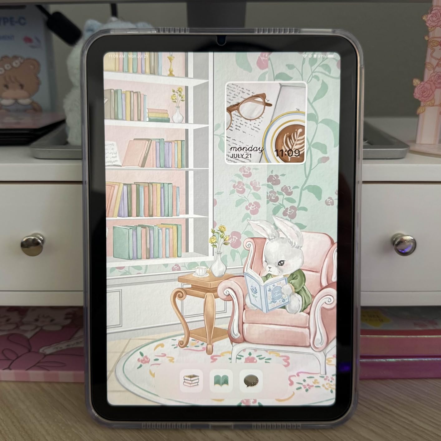 Apple iPad mini (A17 Pro): 8.3-inch Liquid Retina Display, 128GB, Wi-Fi 6E, 12MP Cameras, Touch ID, All-Day Battery - Starlight customer photo 2