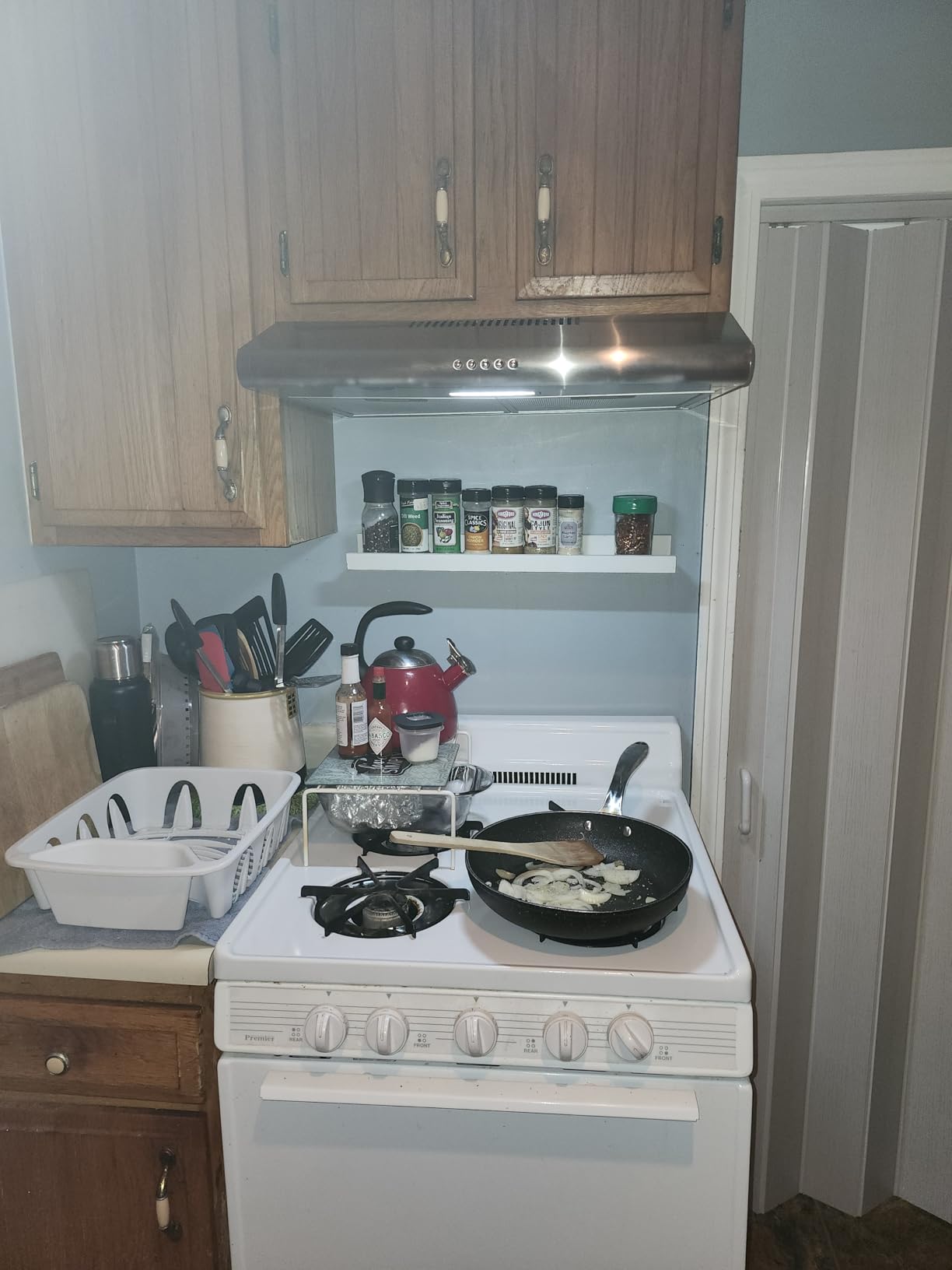 24 inch Range Hood Under Cabinet, Stainless Steel Range Hood 280CFM, Slim Kitchen Stove Hood w/Push Button, Ducted/Ductless Convertible, 3 Speeds Exhaust Fan, LED Light and Carbon Filter customer photo 2