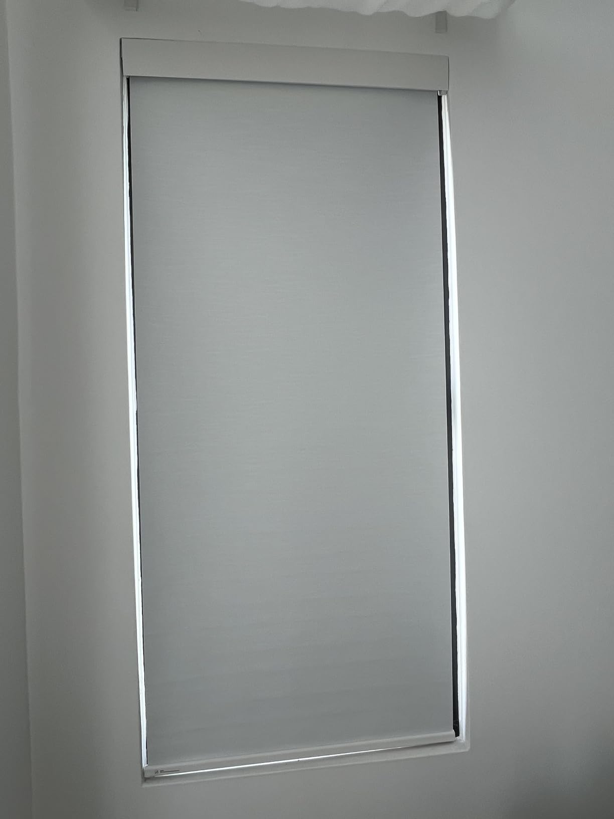 Motorized Blinds No Drill Automatic Blinds for Windows Cordless Roller Shades Electric Blinds with Remote Control Smart Blinds (White, 34.5 x 72) customer photo 2