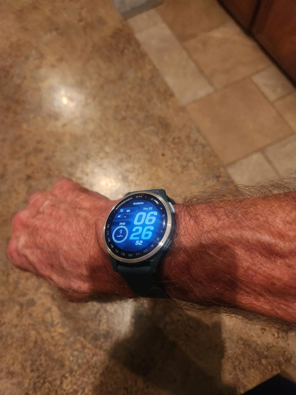 Garmin Approach S44, Essential Golf GPS Smartwatch, AMOLED Display, Silver Aluminum Bezel with Black Silicone Band customer photo 2