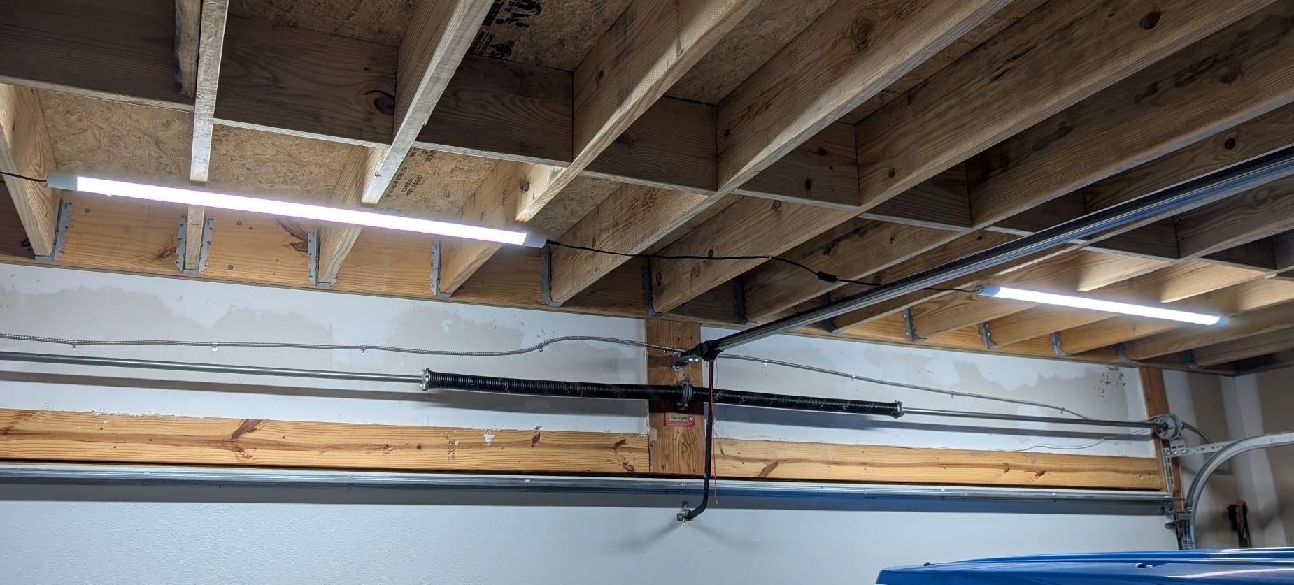 ALUSSO LED Shop Lights 4FT for Garage, 4800LM Super Bright, Adjustable 2700K 3000K 4000K 5000K 6500K, 120V, Warm to Cool Daylight Linkable Shop Lights for Workshop/Basement, ETL Listed, 2 Pack customer photo 2