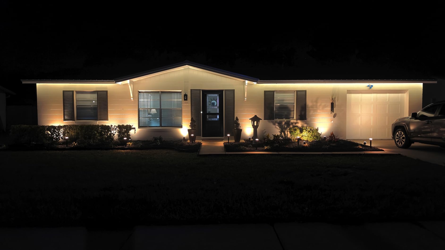 Govee Outdoor Spot Lights 2, IP67 Waterproof Spotlights, Landscape Lights Work with Matter, Alexa, and Google Assistant, RGBWIC Color Changing Light for Outdoor Decor, Patio Decorations, 4 Pack customer photo 2