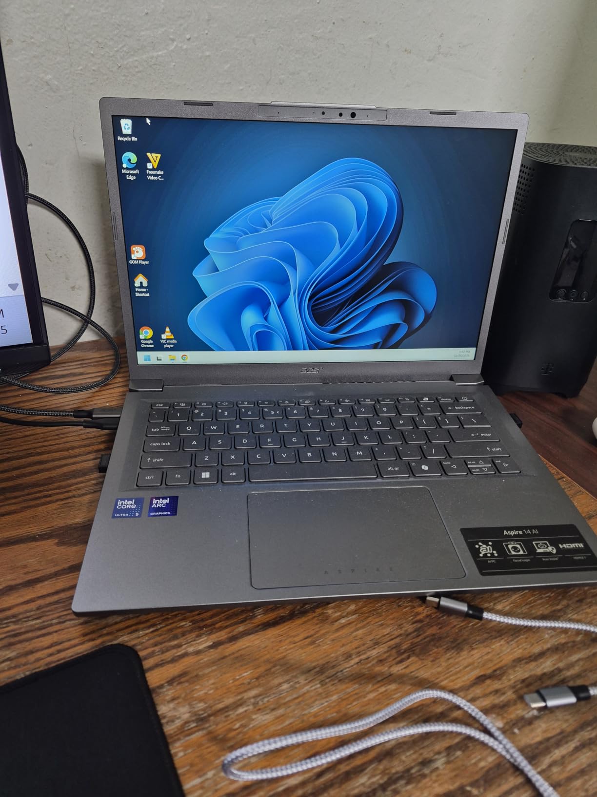 Acer Aspire 14 AI Copilot+ PC, 14 inch WUXGA Display, Intel Core Ultra 5 Processor 226V, 16GB LPDDR5X, 512GB SSD, Wi-Fi 6E customer photo 2