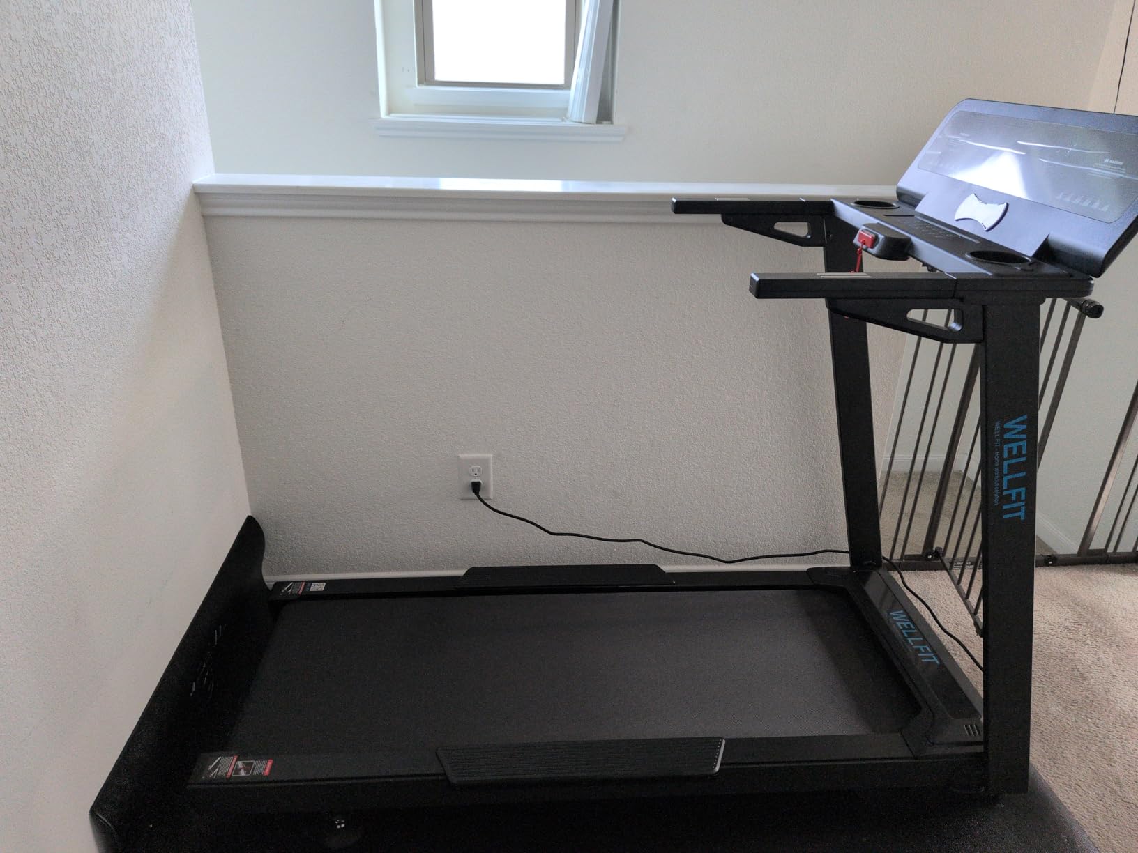 WELLFIT Auto Incline Treadmill, 15% Incline Heavyduty Treadmill with Pulse Sensor, 4.5HP, 10 MPH, 500 lbs Capacity, 20'' x 55'' Running Area Treadmills with Bluetooth Player & LED Display customer photo 1