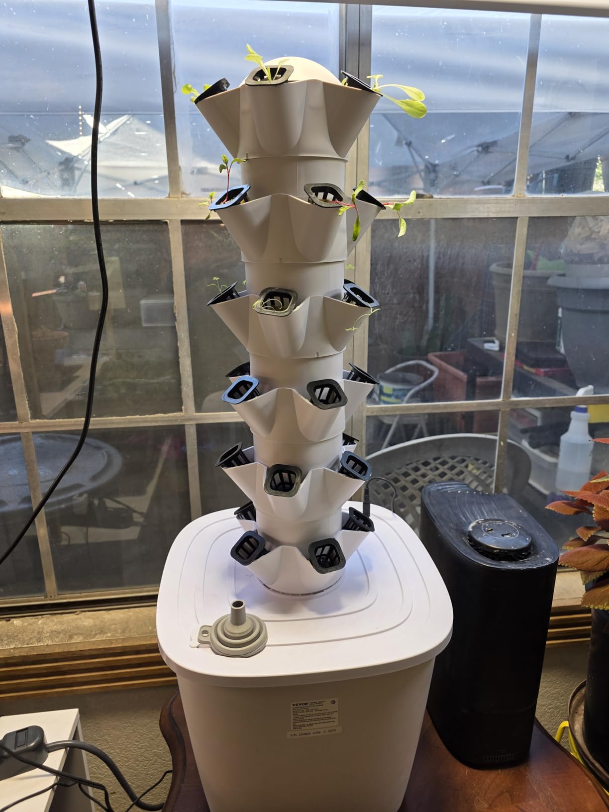 VEVOR Hydroponic Growing System with Grow Light, 30 Pods Vertical 6 Tiers Hydroponic Tower customer photo 1