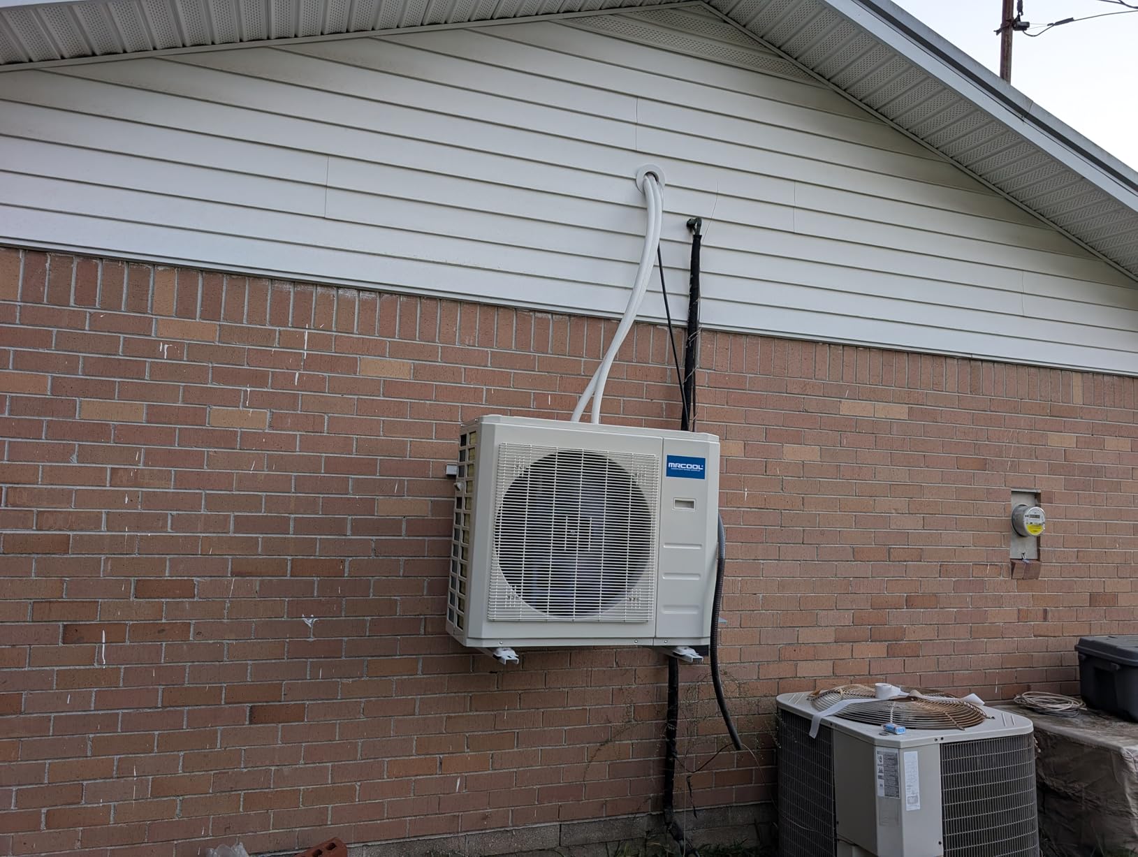MRCOOL 12000 BTU 115V Ductless Inverter Mini Split Air Conditioner & Heat Pump System, 5th Gen DIY - Wall-Mounted AC Unit w/ Heating and Cooling customer photo 1