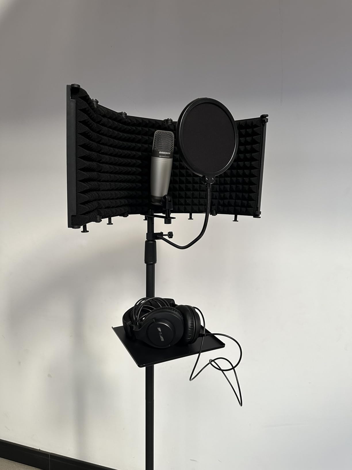 Microphone Stand With Isolation Shield,Recording Studio Equipment With Pop Filter,Tripod Stand, Foldable Mic Shield With Sound Insulation For Recording Studio, Podcasts,Broadcasting customer photo 2